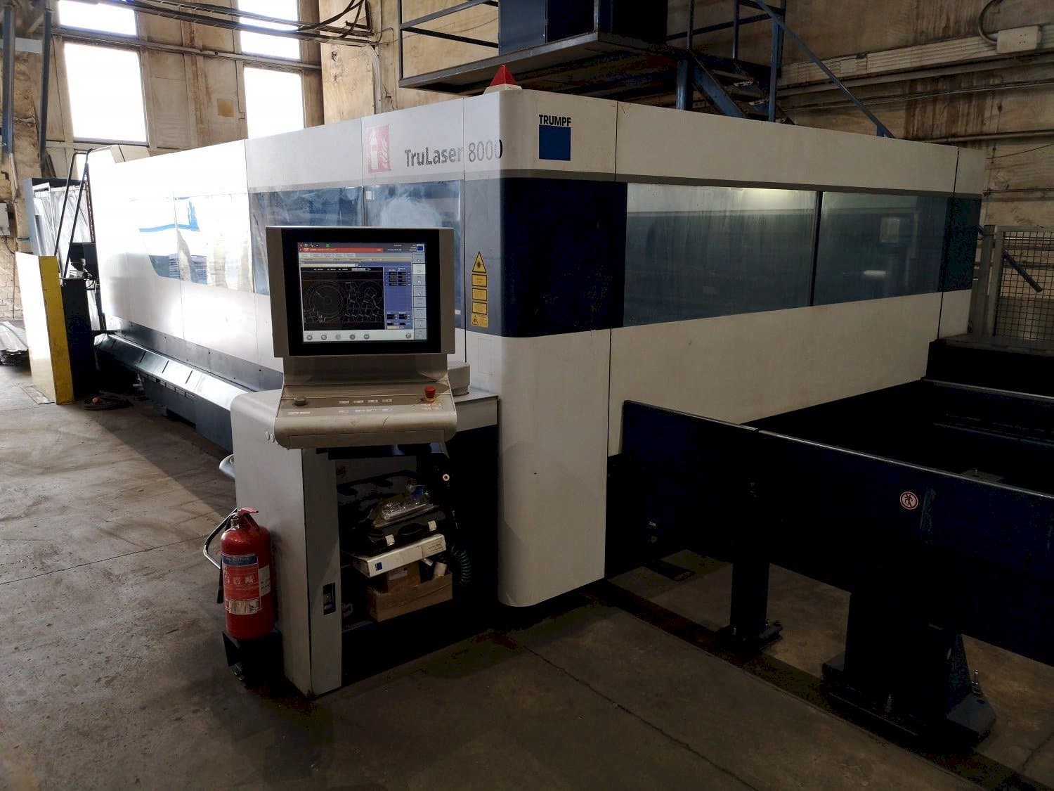 Vista frontal de la máquina Trumpf TruLaser 8000