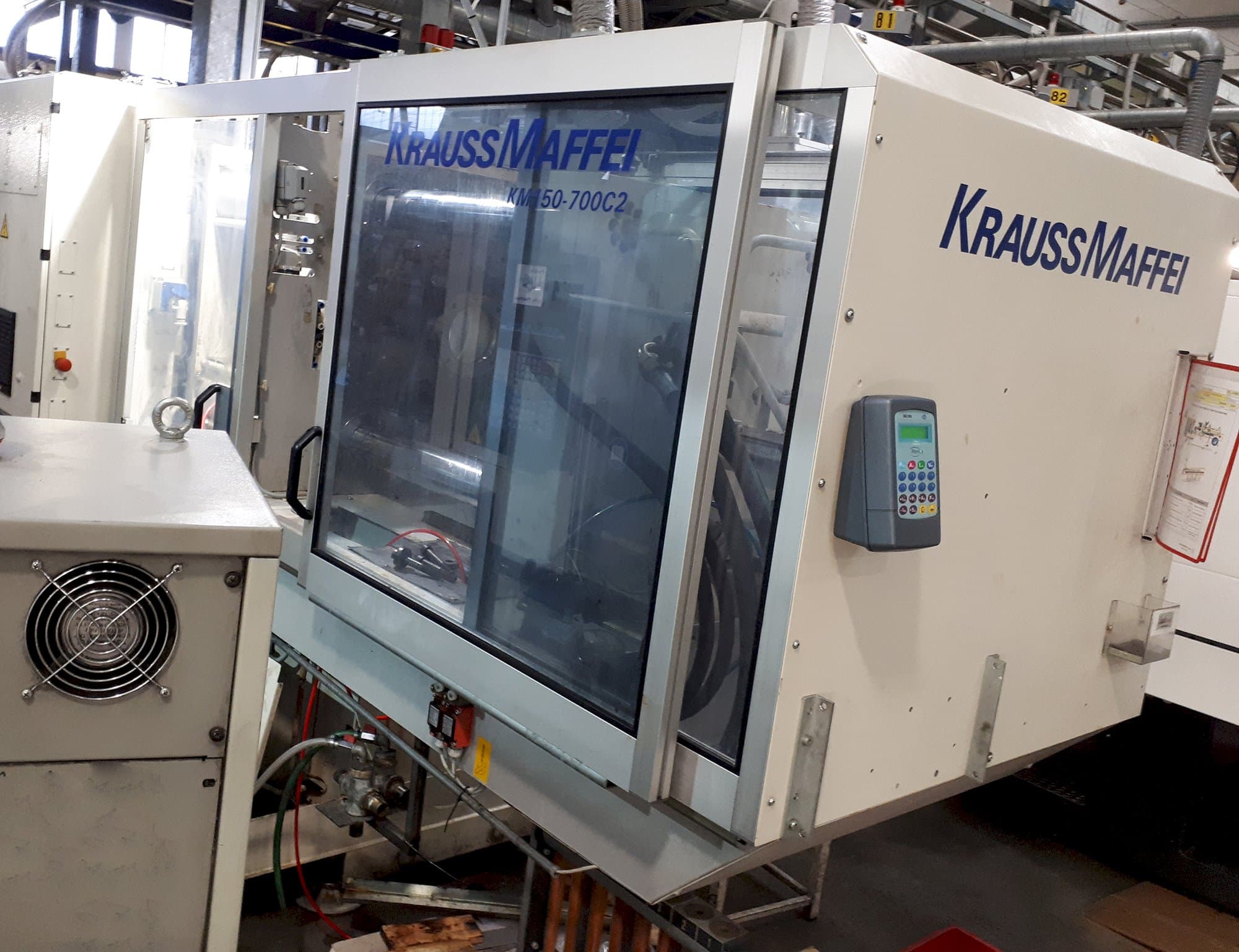 Vista derecha de la máquina Krauss Maffei C2 150-700