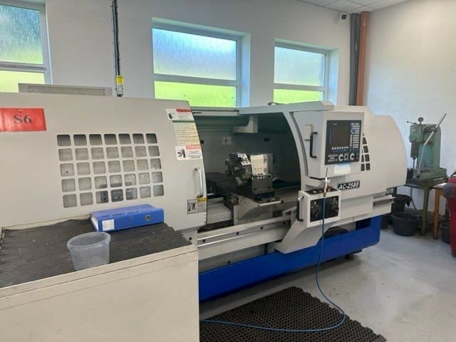 Vista frontal de la máquina MASCUT AC-2580