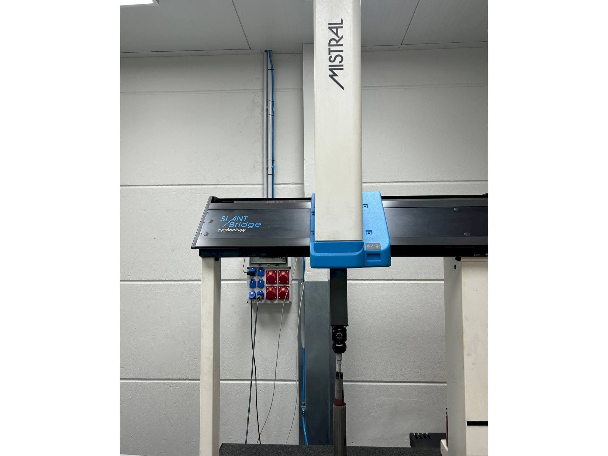 Vista frontal de la máquina DEA Mistrall