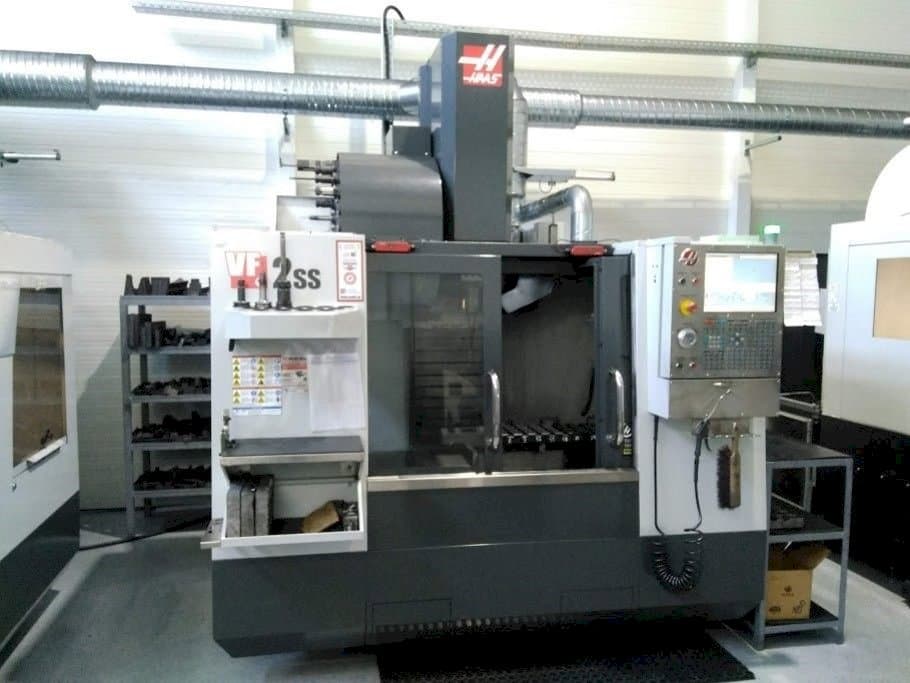 Vista frontal de la máquina HAAS VF2 SS