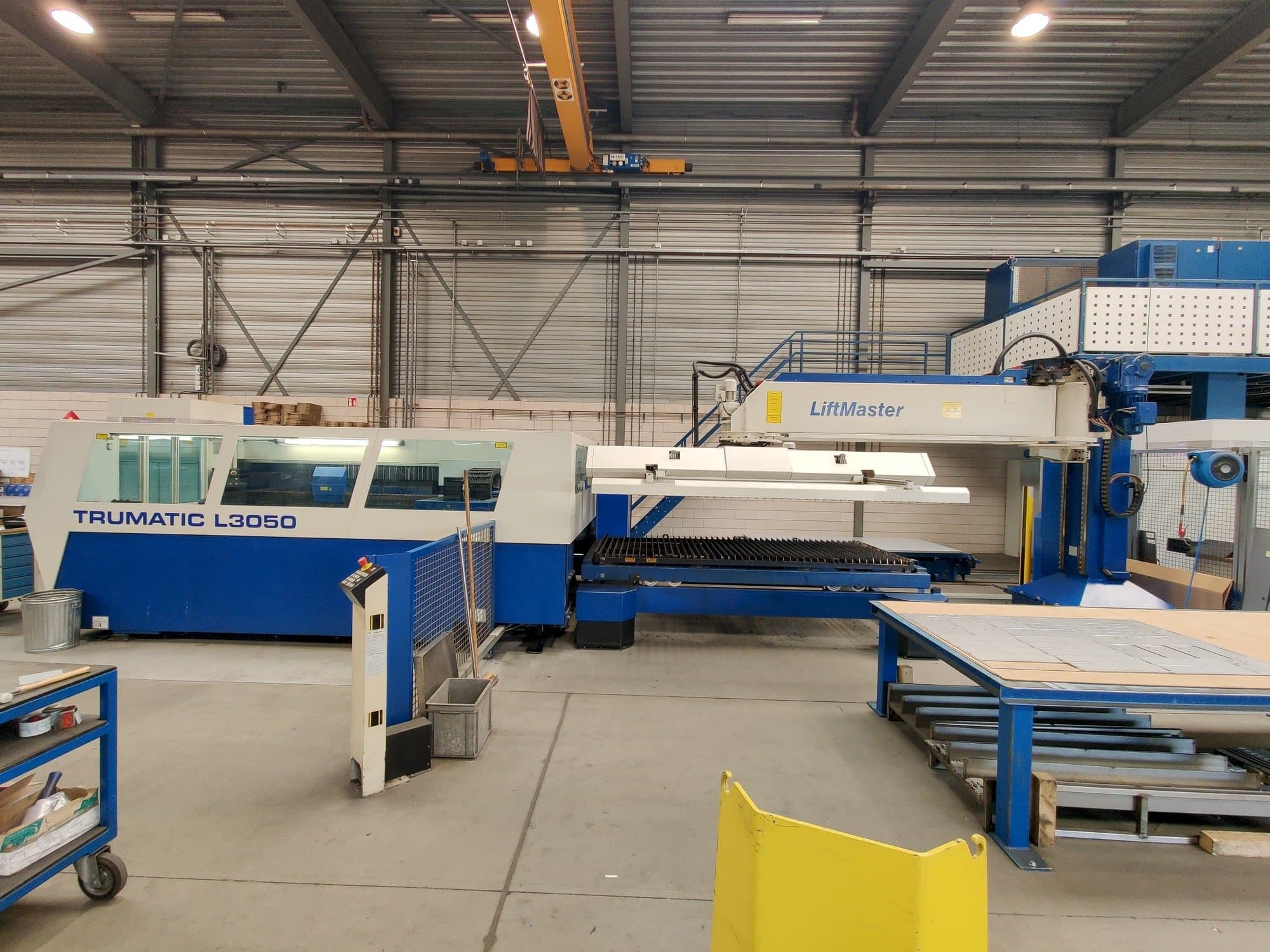 Vista frontal de la máquina Trumpf Trumatic L3050 + Liftmaster