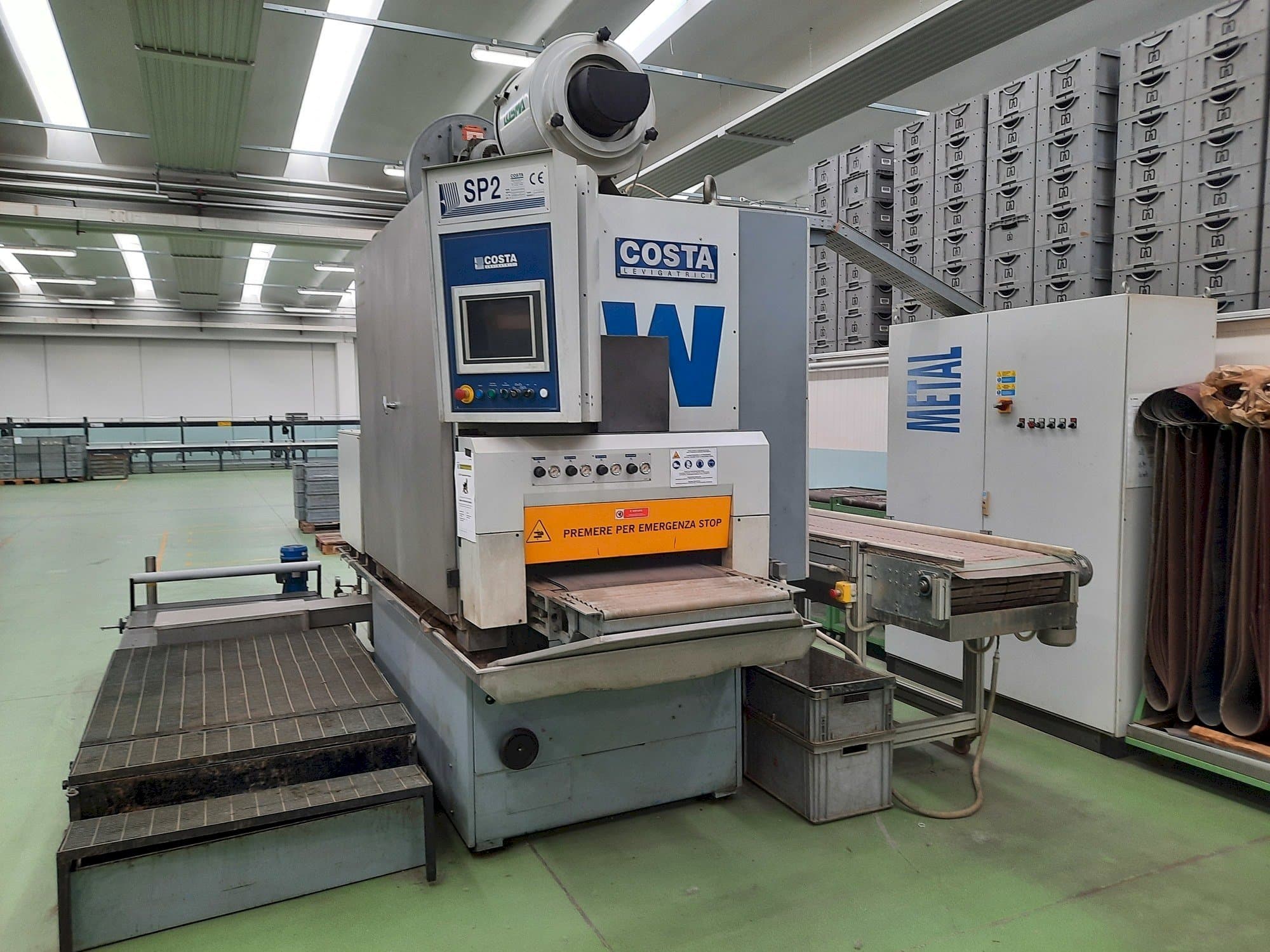 Vista frontal de la máquina Costa CCCC 600