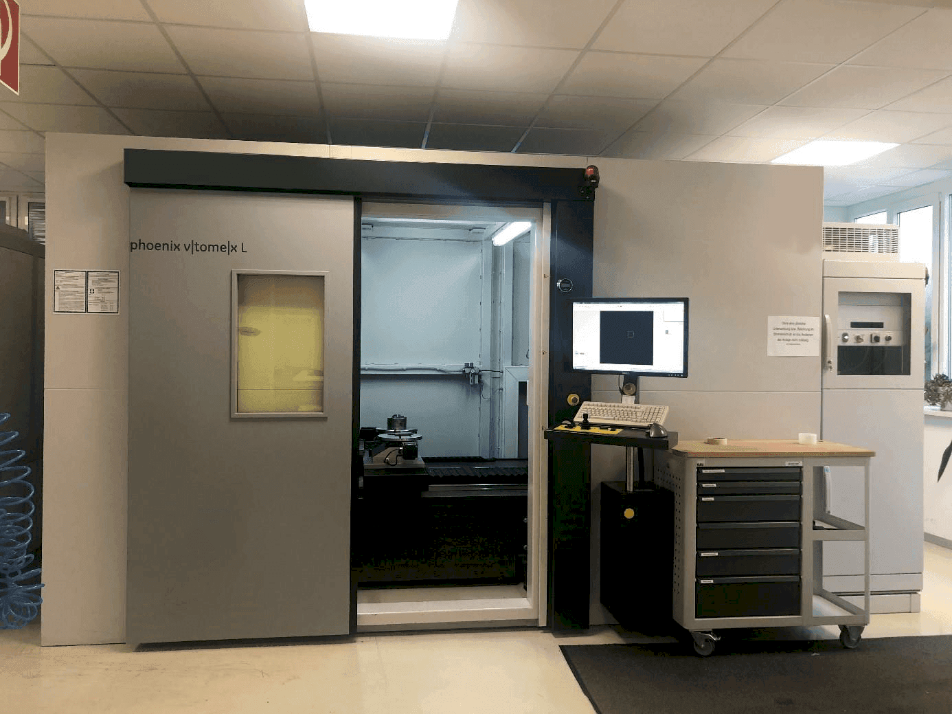 Vista frontal de la máquina Phoenix V|tome|x L 240