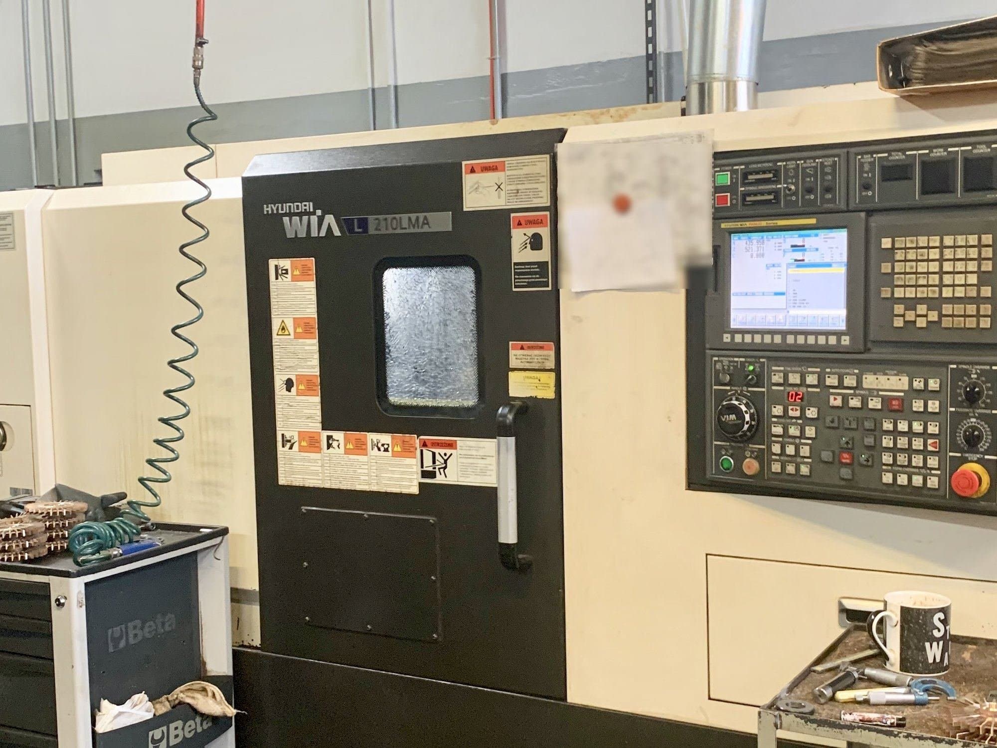 Vista frontal de la máquina Hyundai Wia L210LMA