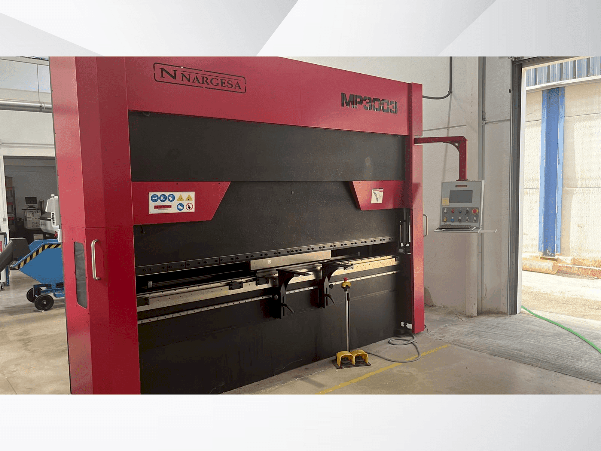 Vista frontal de la máquina NARGESA 3003