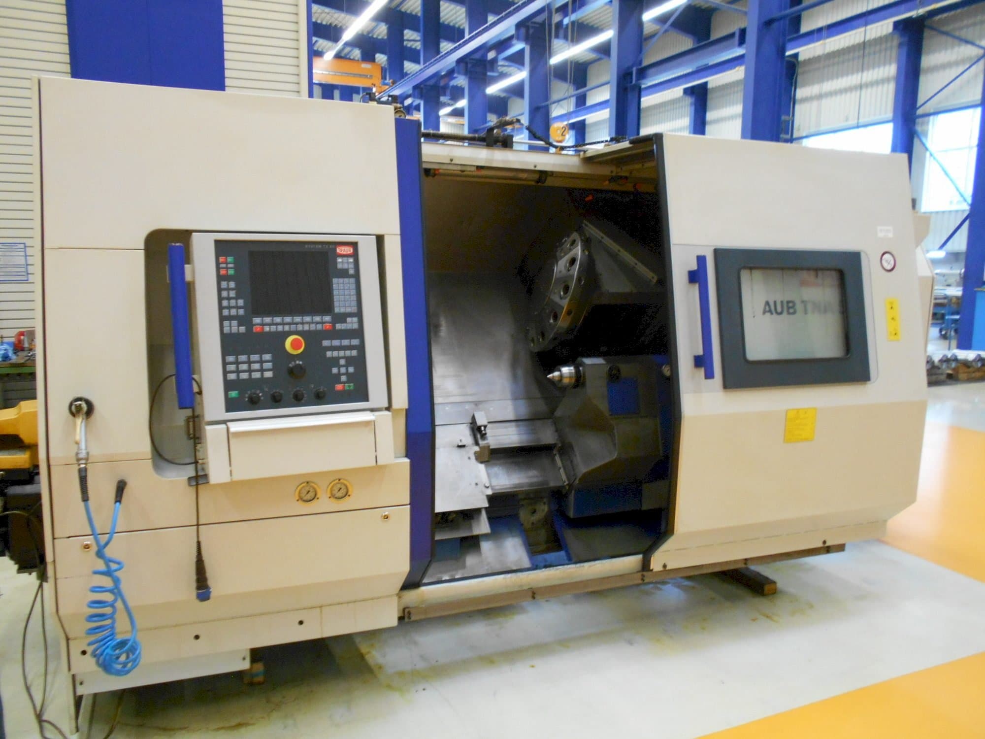 Vista frontal de la máquina TRAUB TNA 500