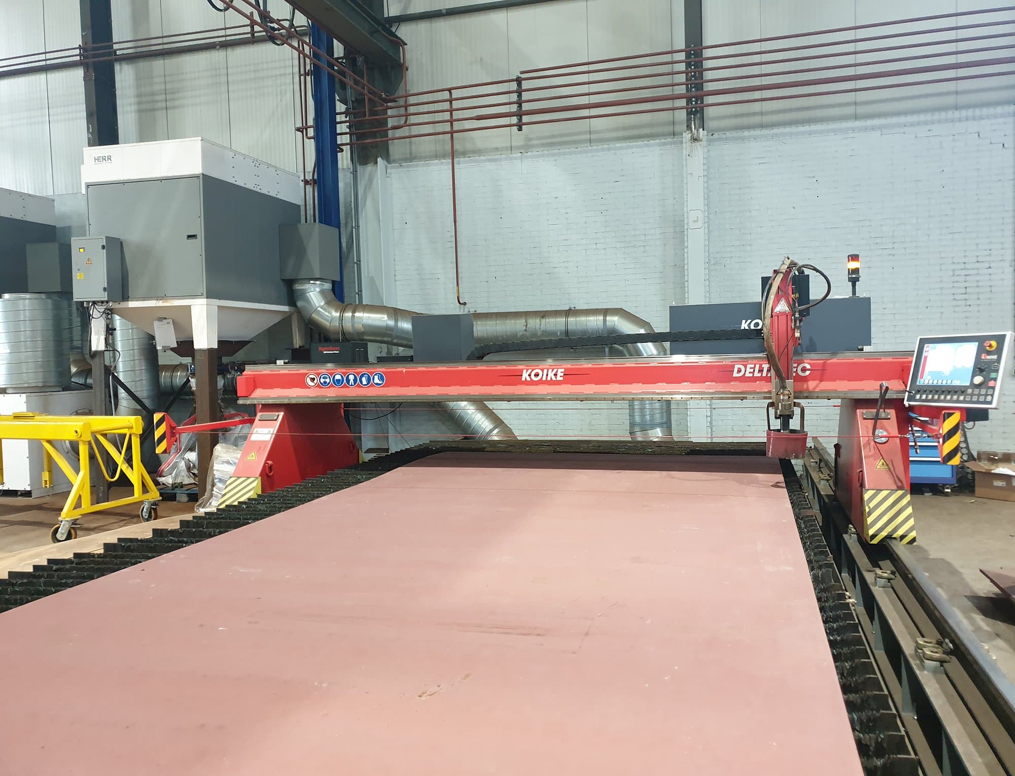 Vista frontal de la máquina KOIKE DELTATEC 4000