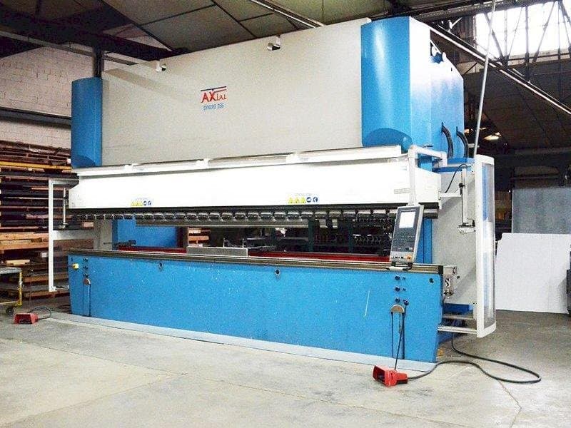 Vista frontal de la máquina Axial SYNCRO 356