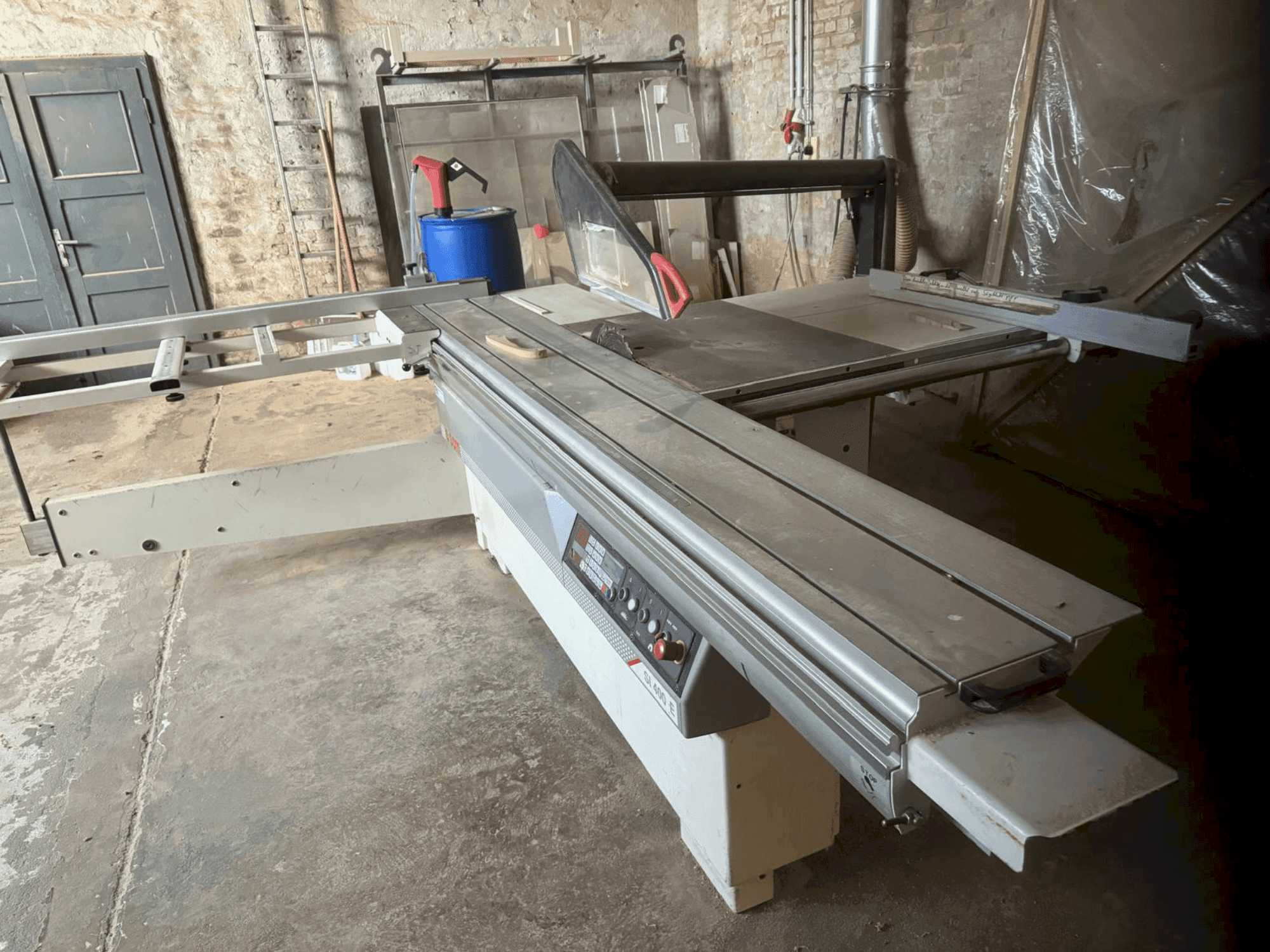 Vista frontal de la máquina SCM SI 400E