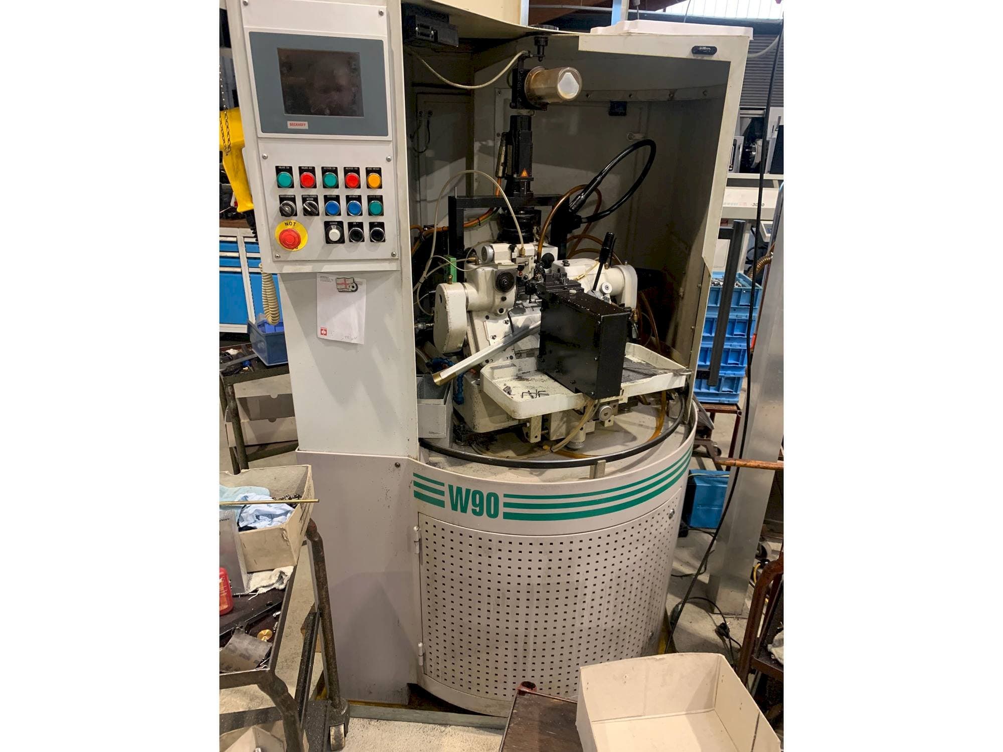 Vista frontal de la máquina Lambert Wahli W 90 CNC