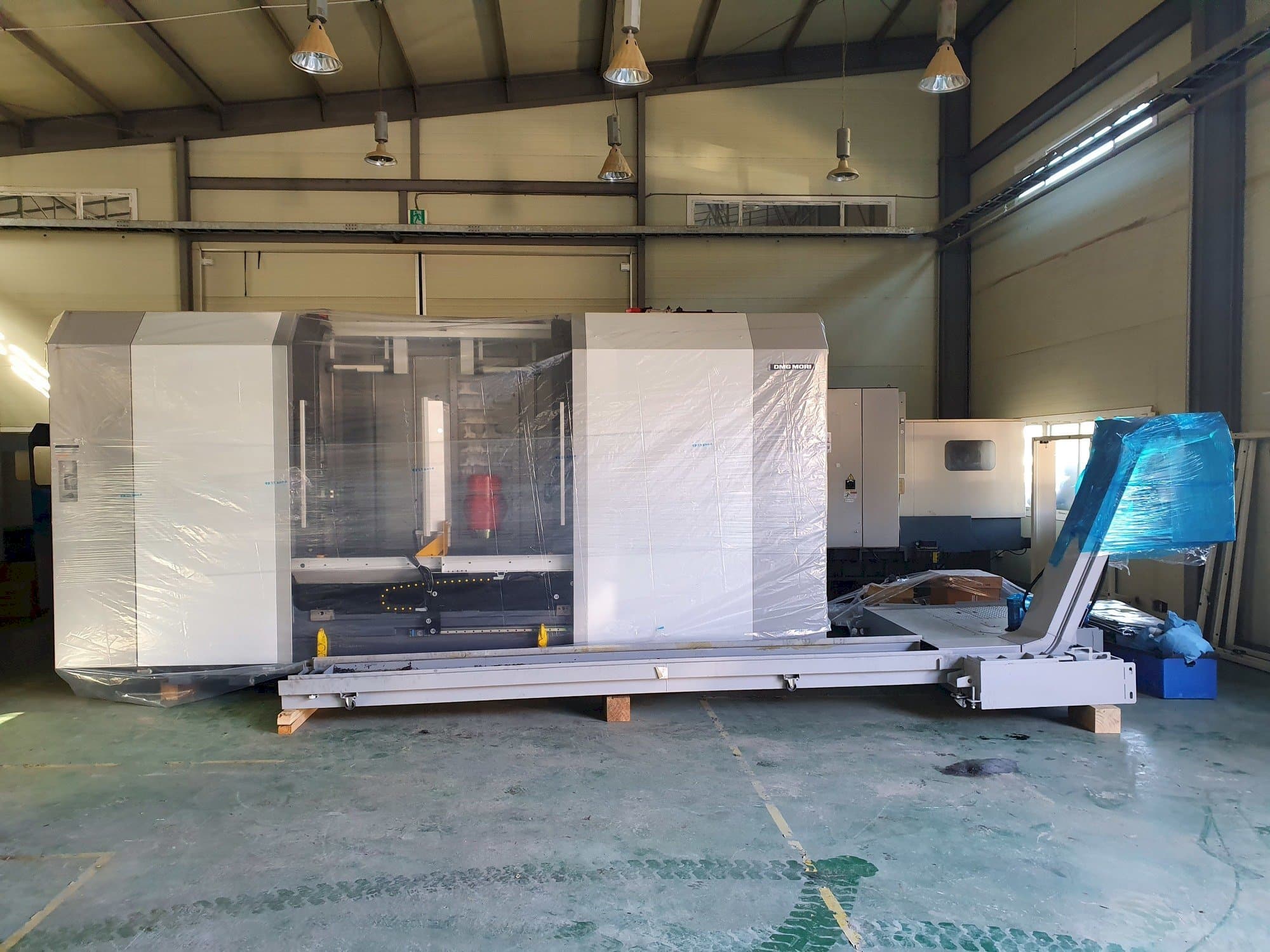 Vista frontal de la máquina DMG MORI NT4300DCG/1500