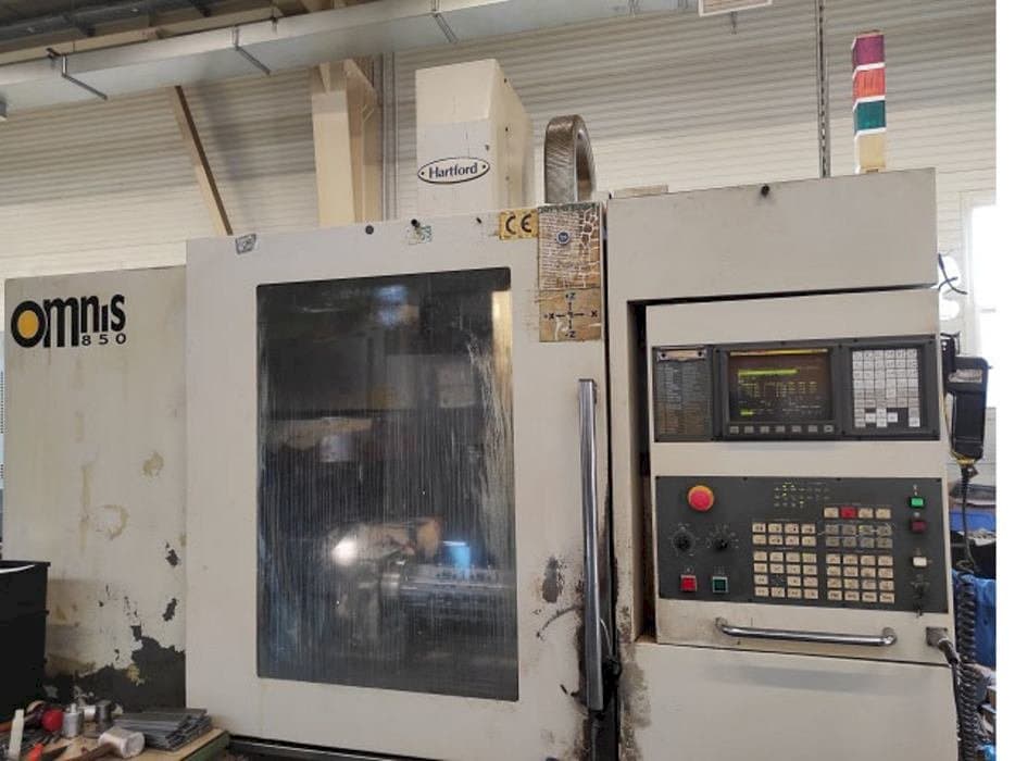 Vista frontal de la máquina Hartford Omnis 850