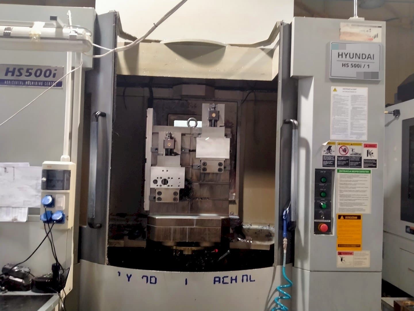 Vista frontal de la máquina Hyundai Kia HS500i