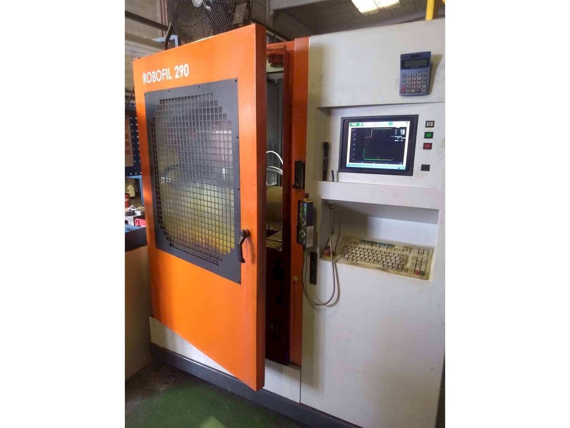 Vista frontal de la máquina CHARMILLES Robofil 290P