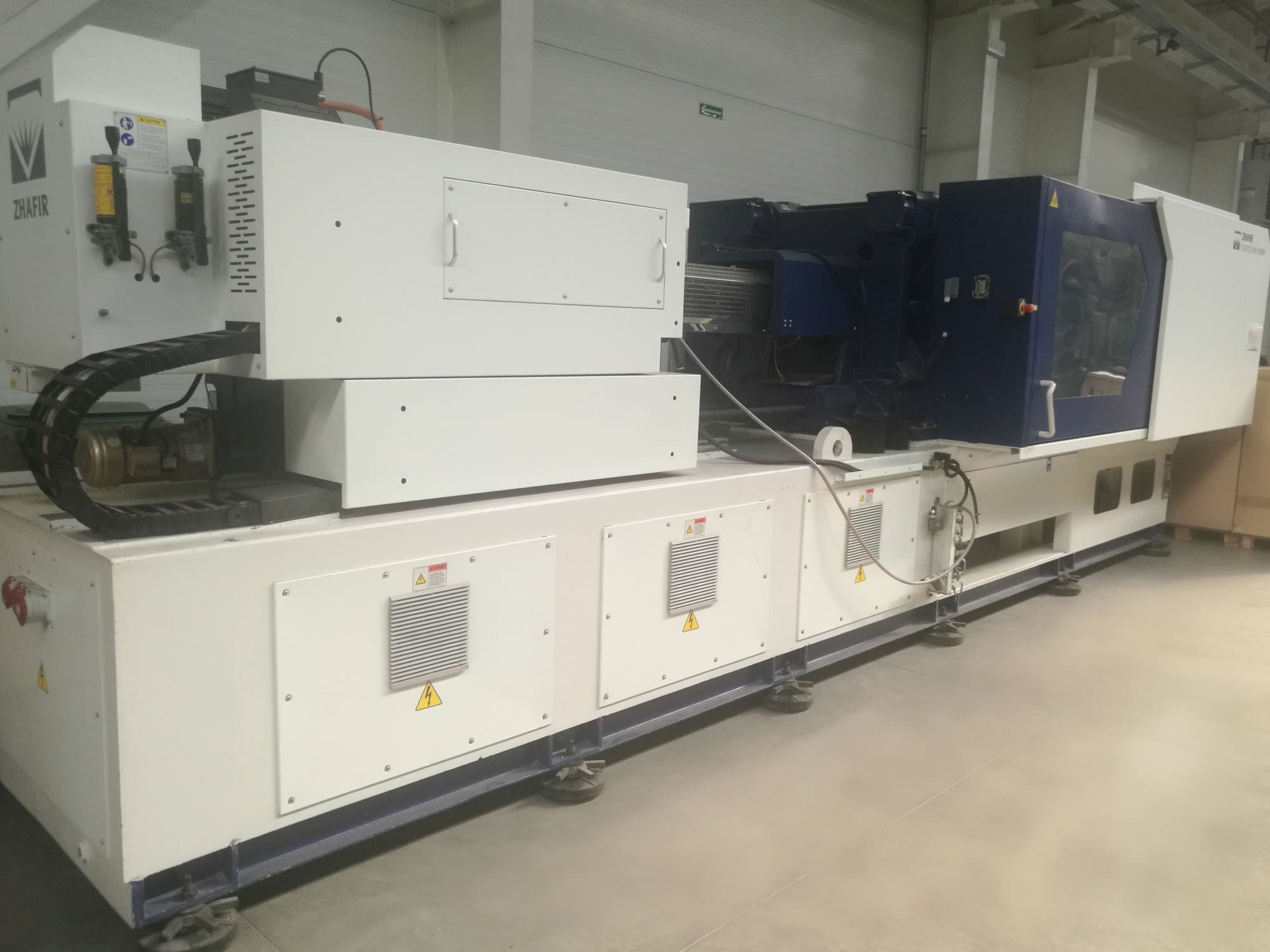 Vista frontal de la máquina Zhafir VE 4100/1100