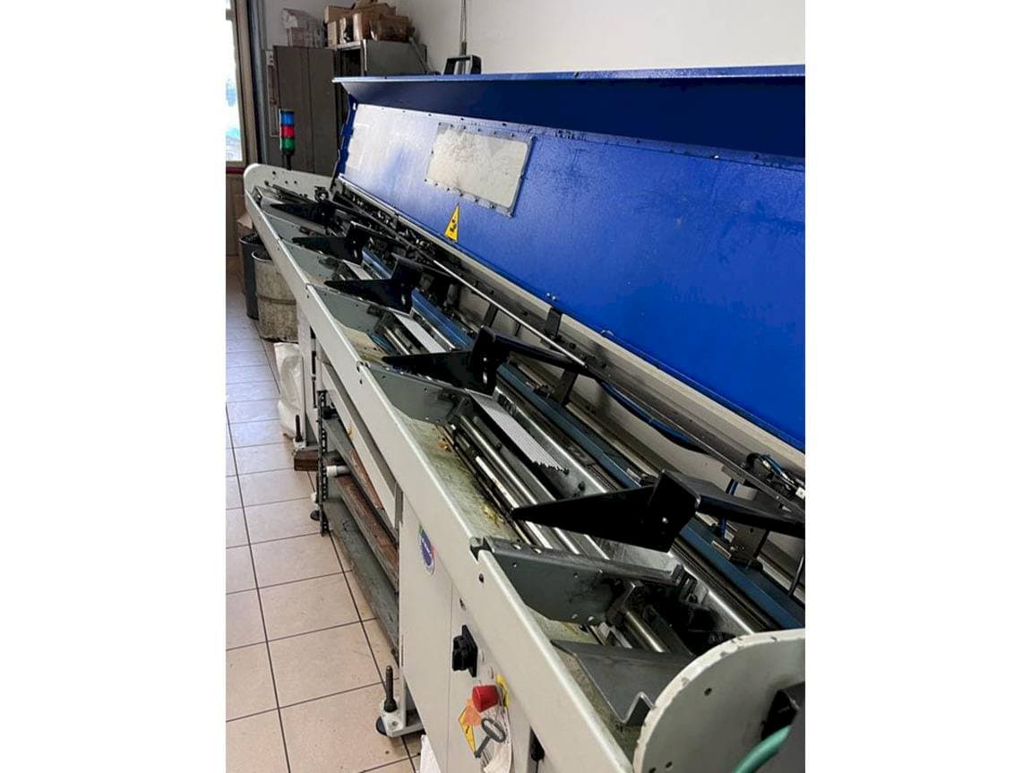 Vista lateral derecha de la máquina TSUGAMI HS207