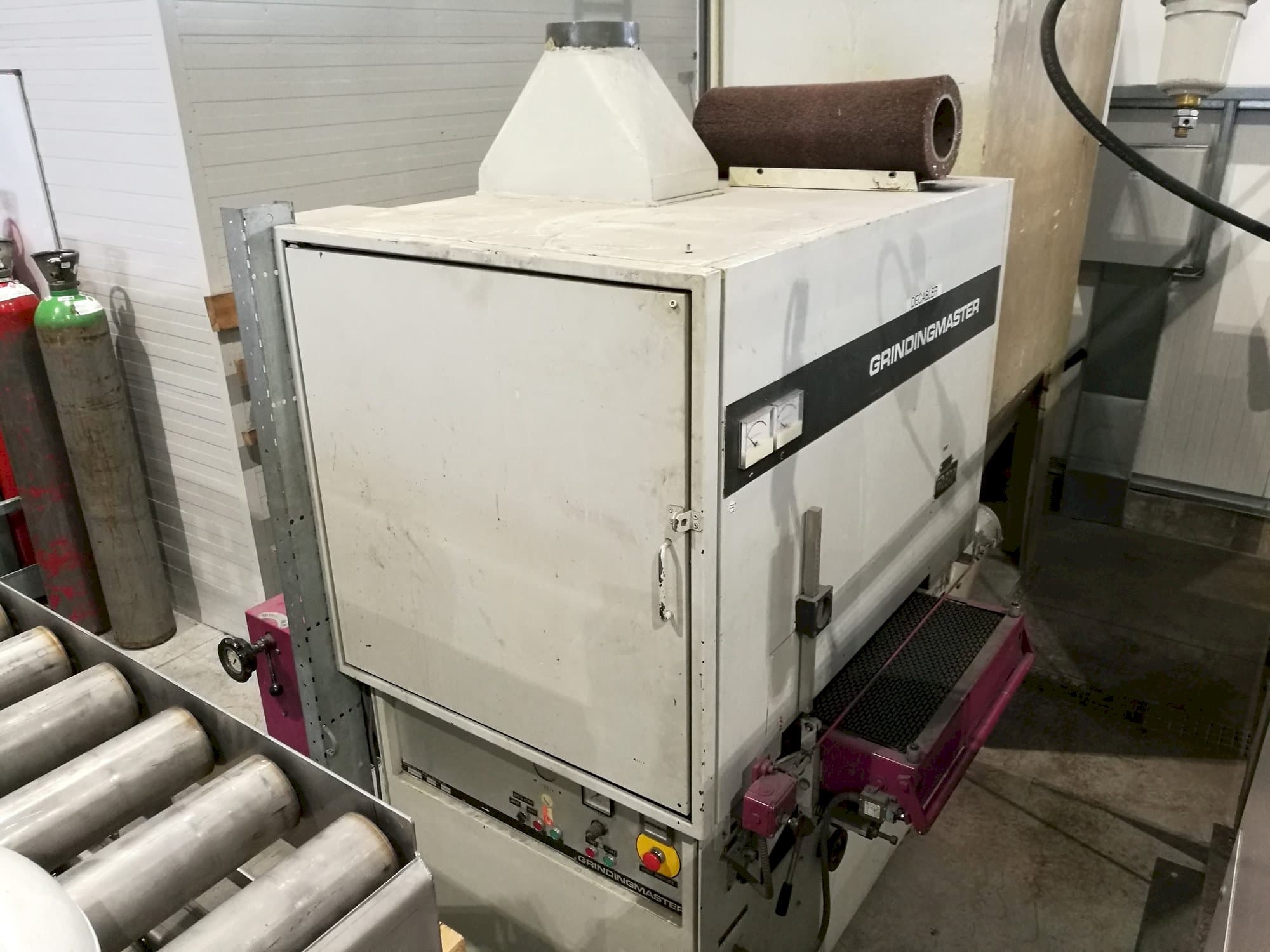 Vista izquierda de la máquina GRINDINGMASTER MCSB2-600