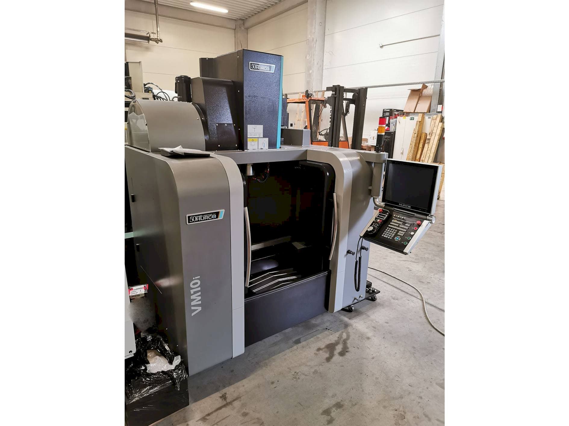 Vista frontal de la máquina Hurco VM 10i