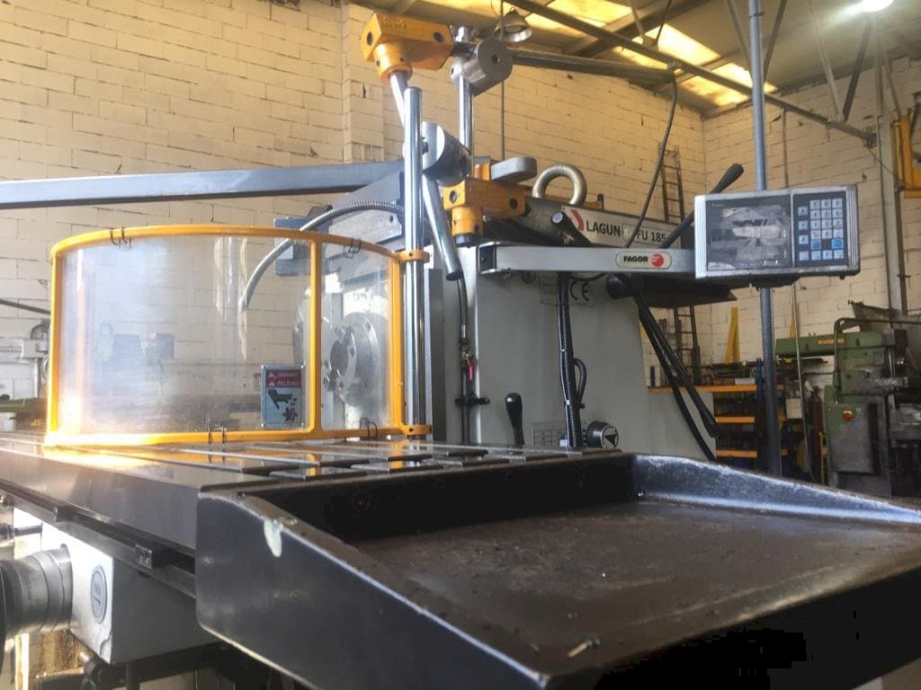 Vista frontal de la máquina LAGUN FU-185