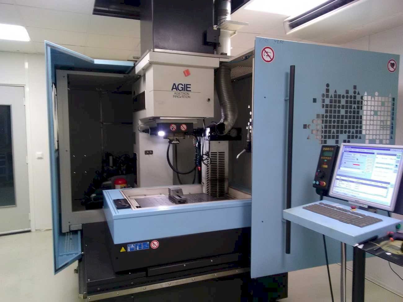 Vista frontal de la máquina AGIE AGIETRON INNOVATION 2