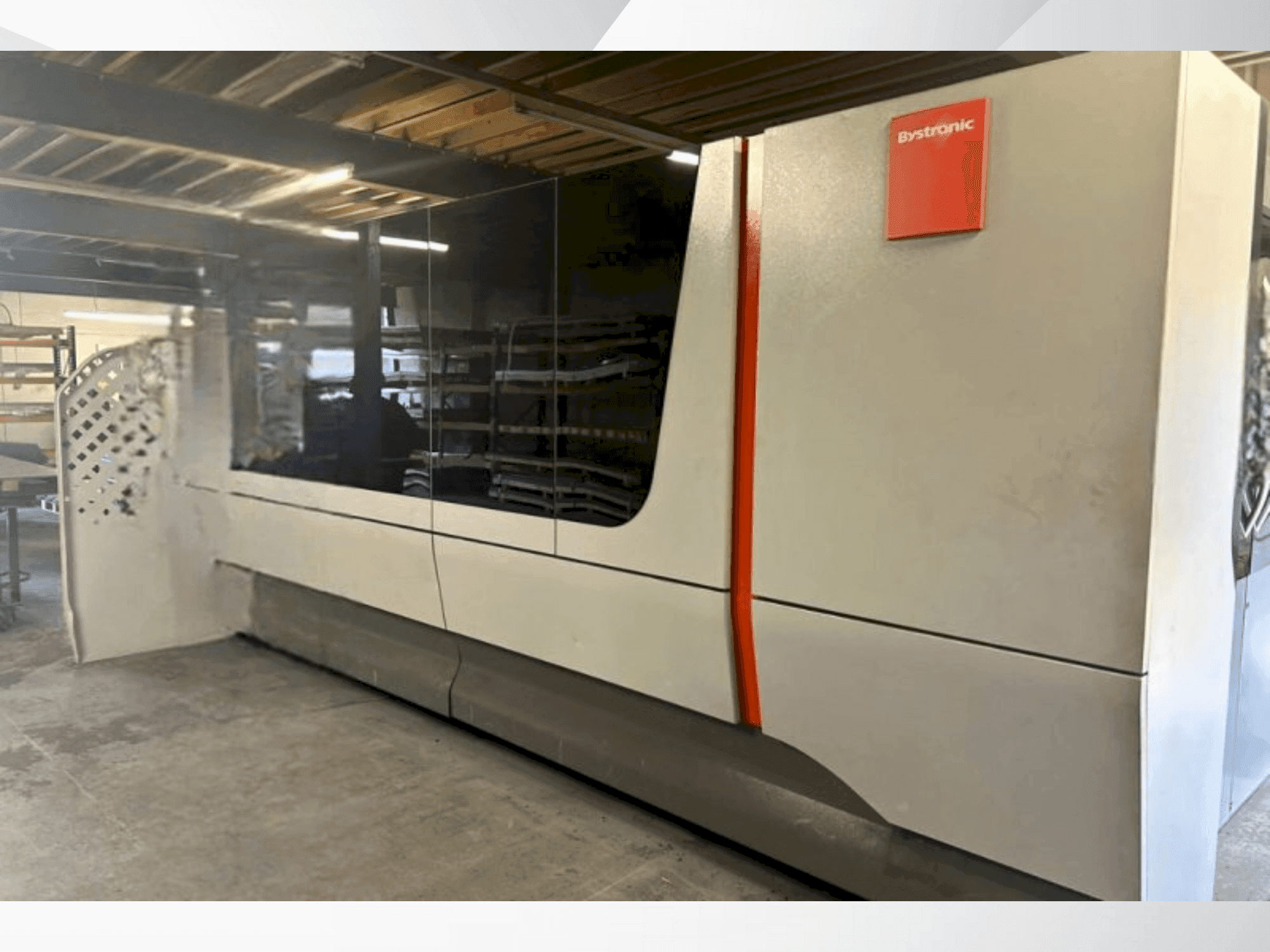 Vista frontal de la máquina Bystronic BYSMART Fiber 3015