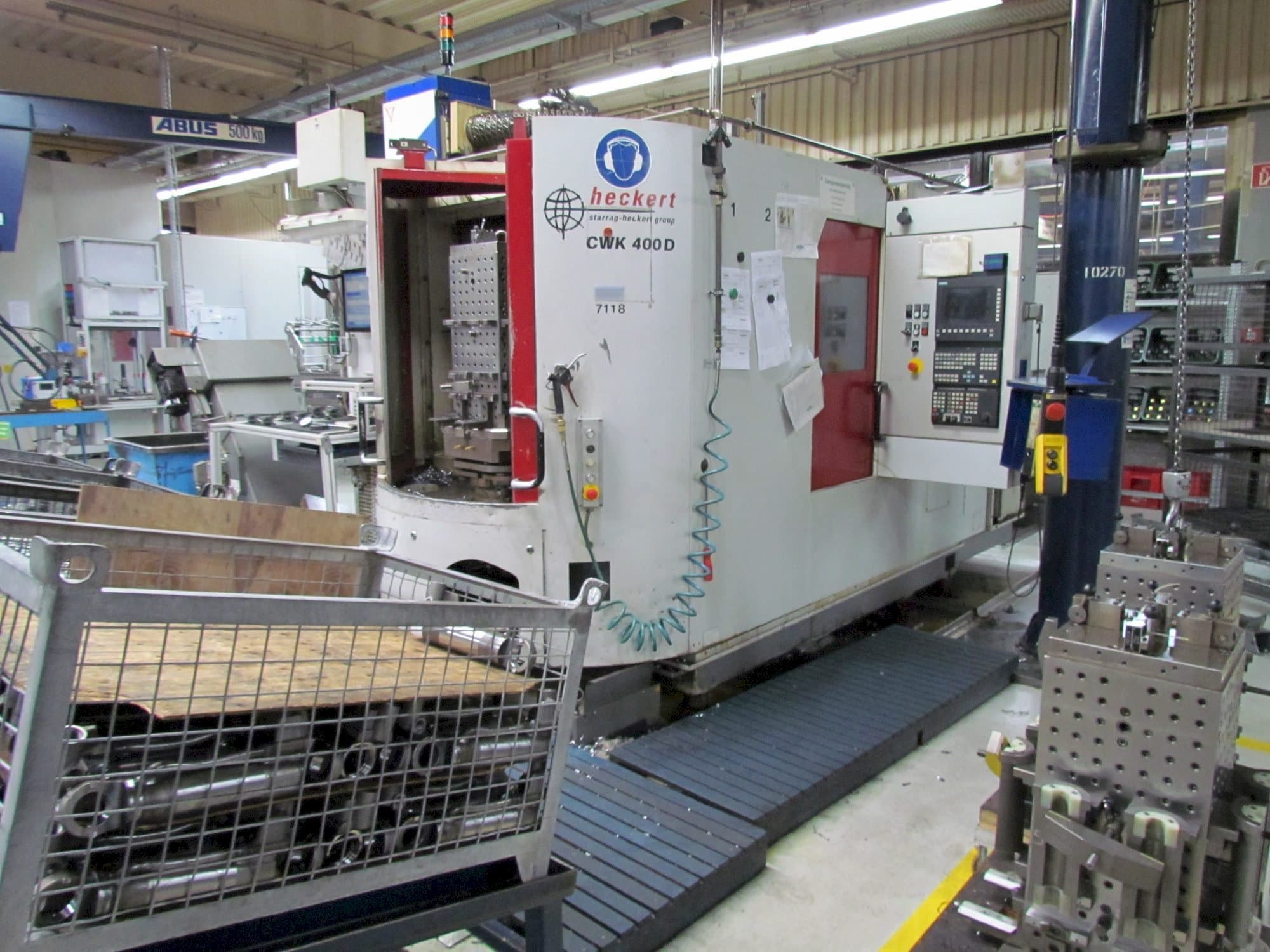Vista frontal de la máquina Heckert CWK 400 D