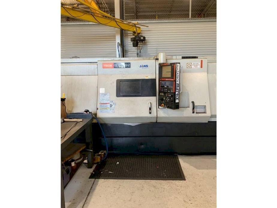 Vista frontal de la máquina Mazak QUICK TURN NEXUS 450 II