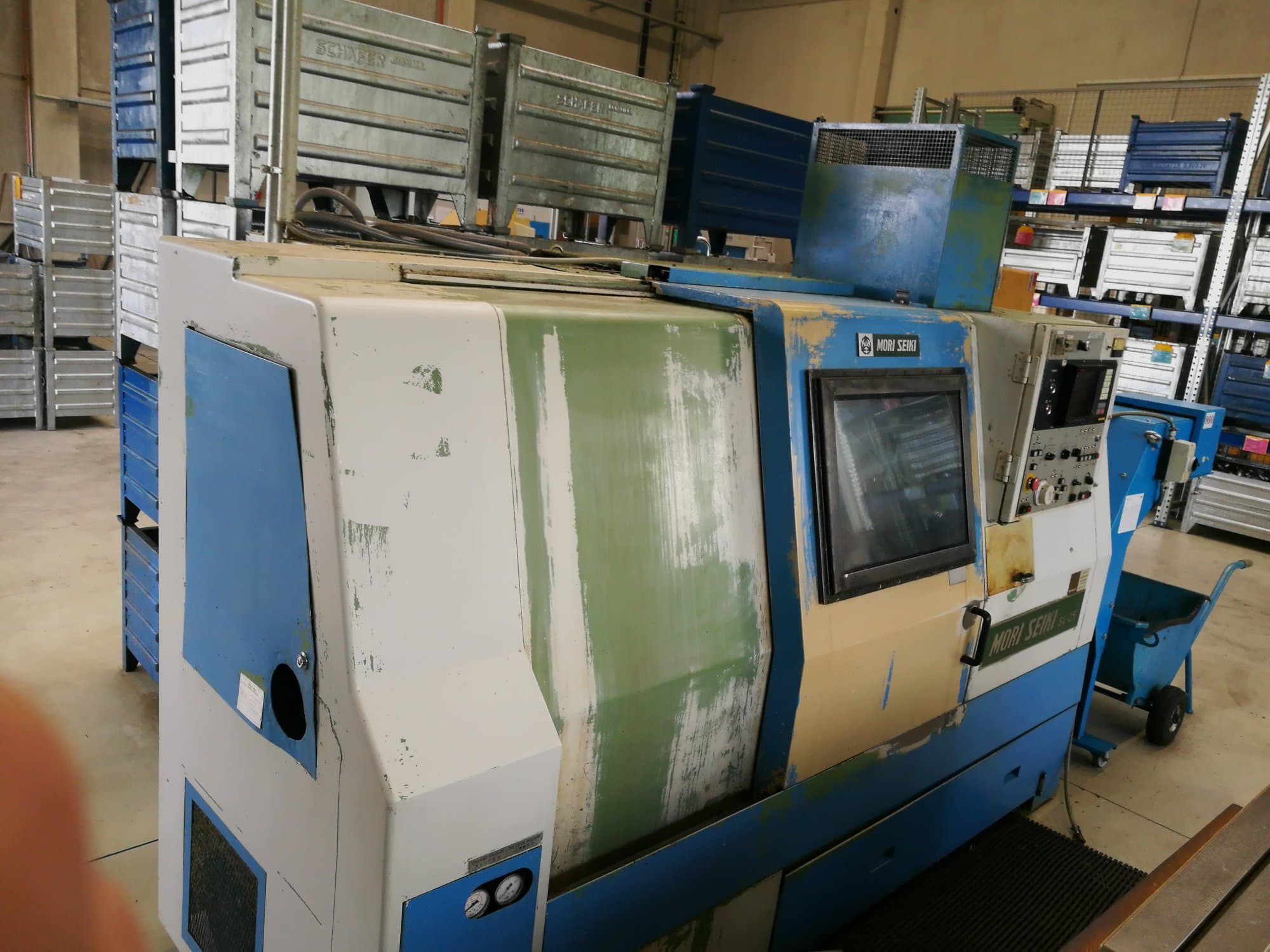 Vista izquierda de la máquina MORI SEIKI SL-25A/500