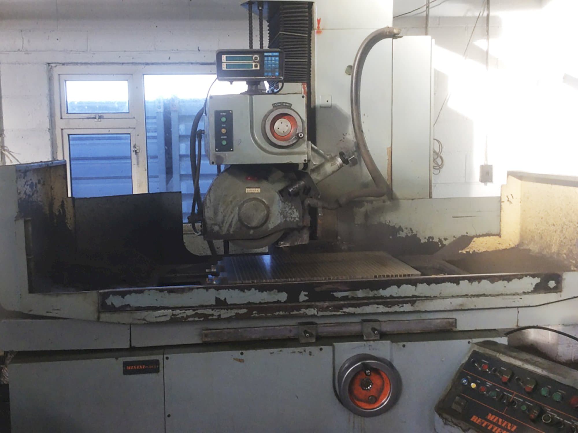 Vista frontal de la máquina Minini PL65.8