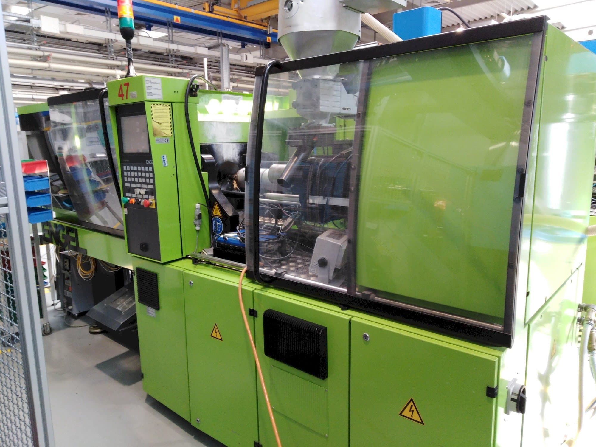 Vista frontal de la máquina ENGEL Victory 330/80 Focus