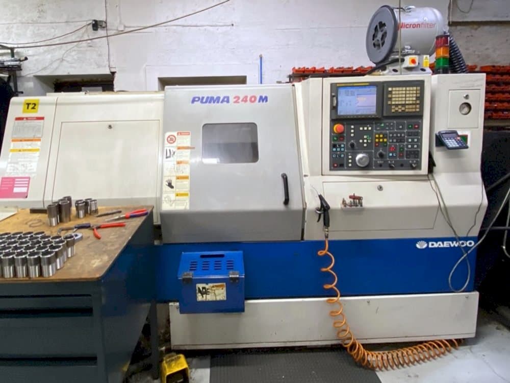 Vista frontal de la máquina DAEWOO PUMA 240MB