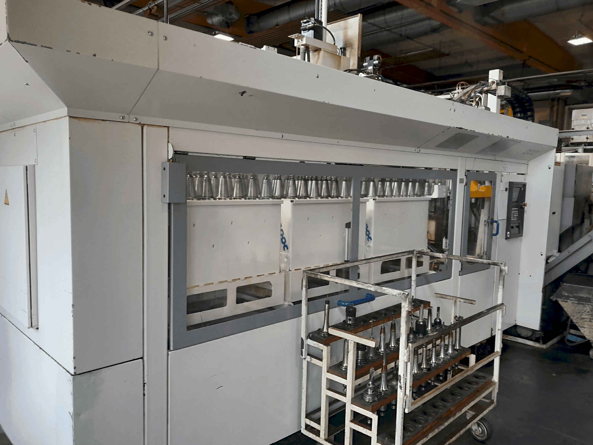 Vista lateral der HELLER MCS-H 250  Maschine