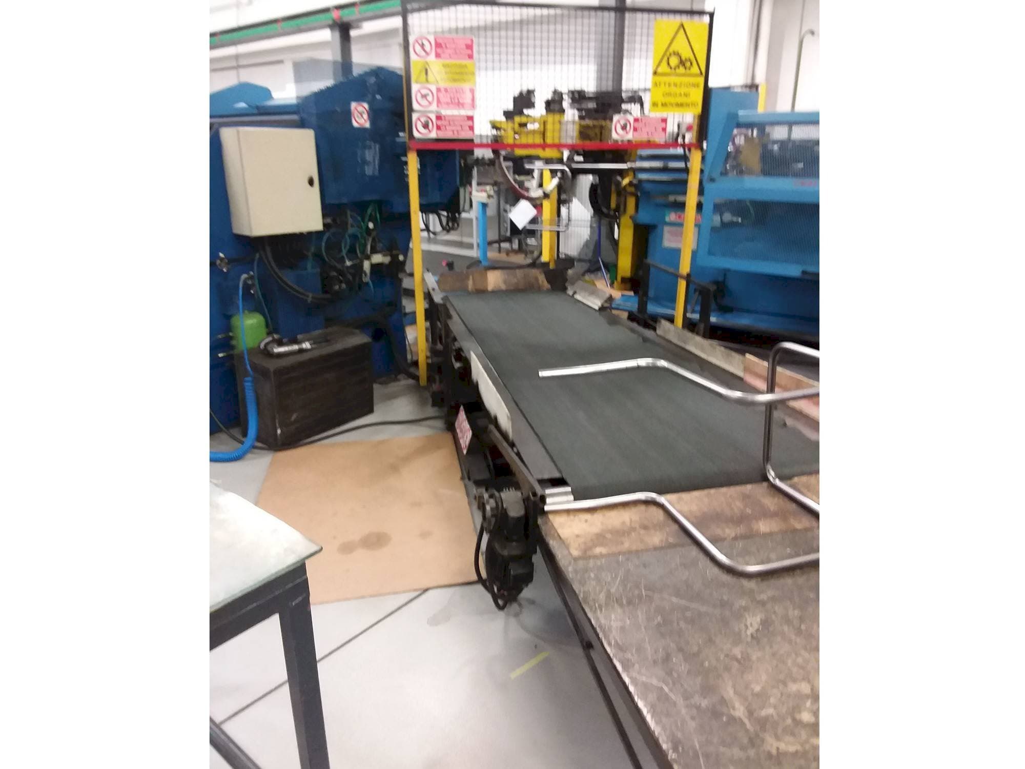 Vista frontal de la máquina Crippa 532