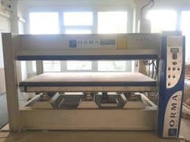 Vista frontal de la máquina ORMA NPC/DIGIT 6/90