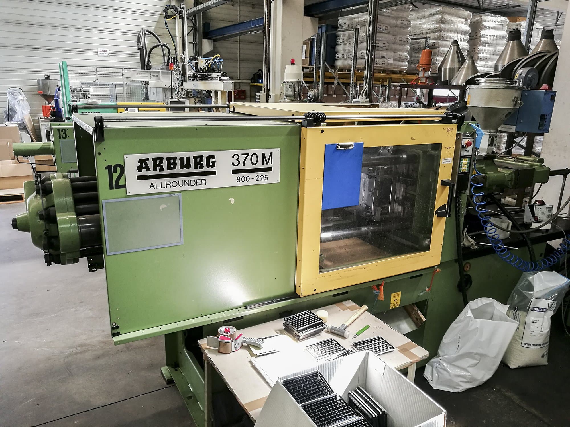 Vista frontal de la máquina Arburg 370M 800-225