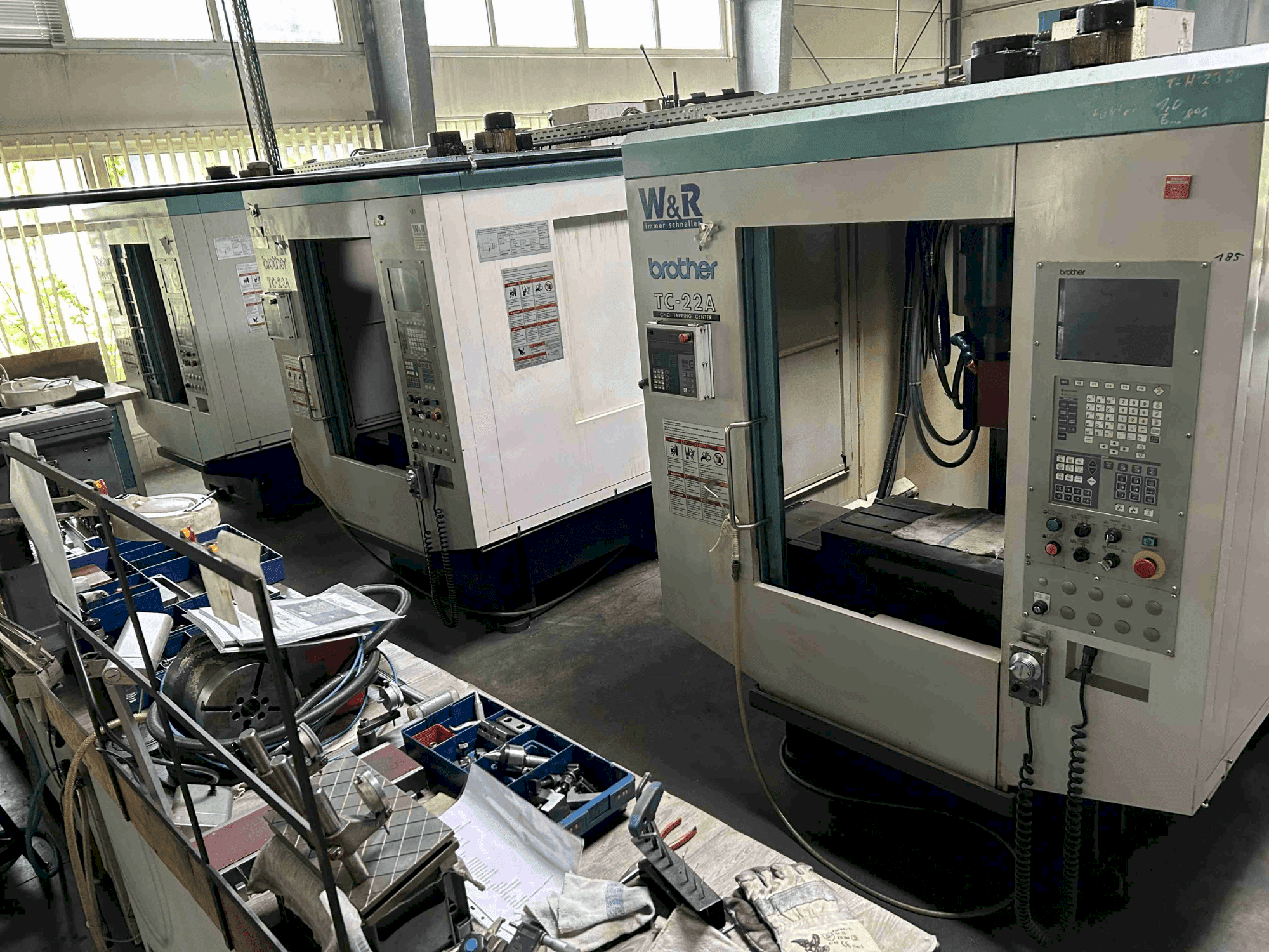 Vista frontal de la máquina Brother TC-22A