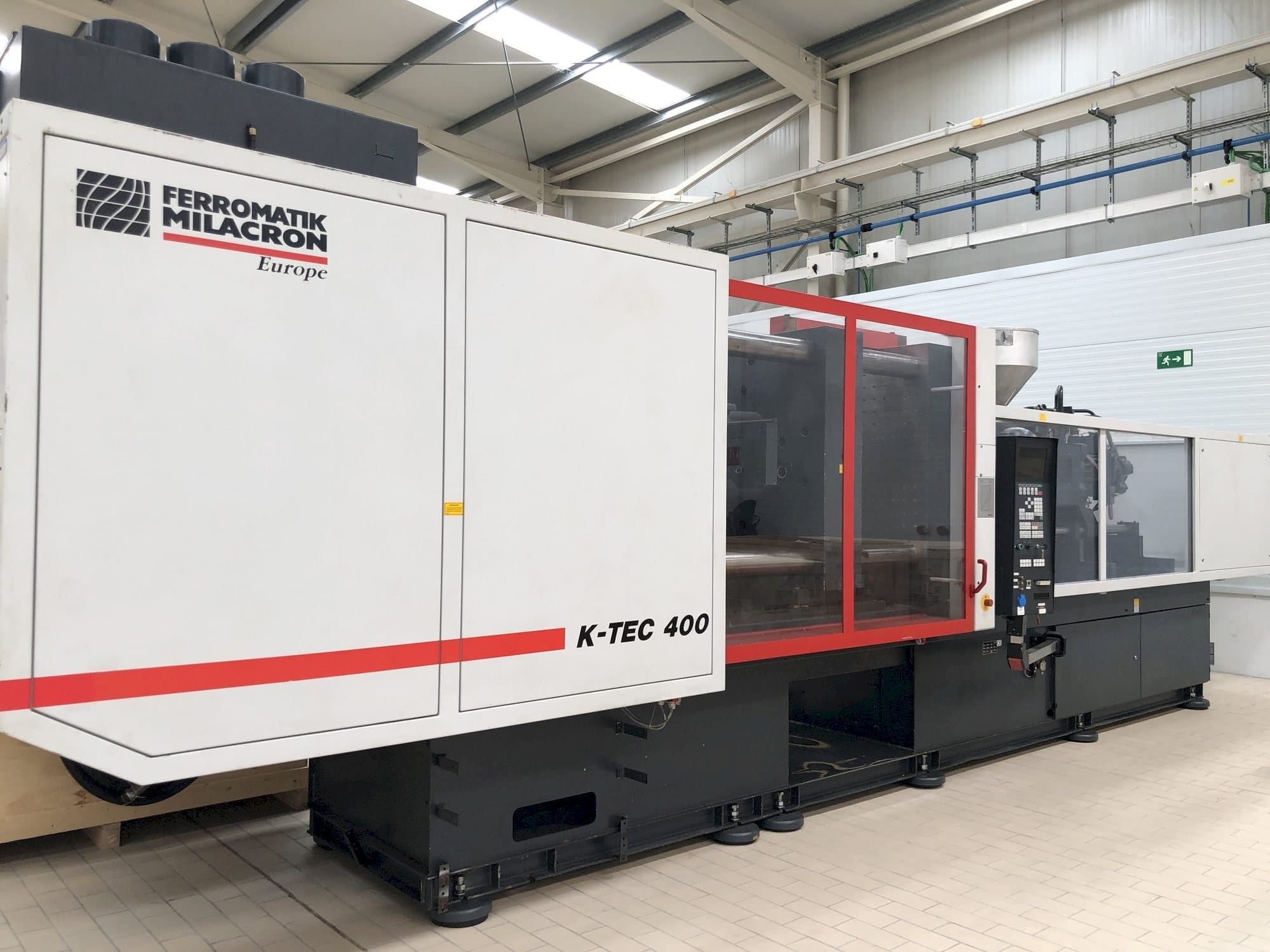 Vista frontal de la máquina Ferromatik K-TEC400S