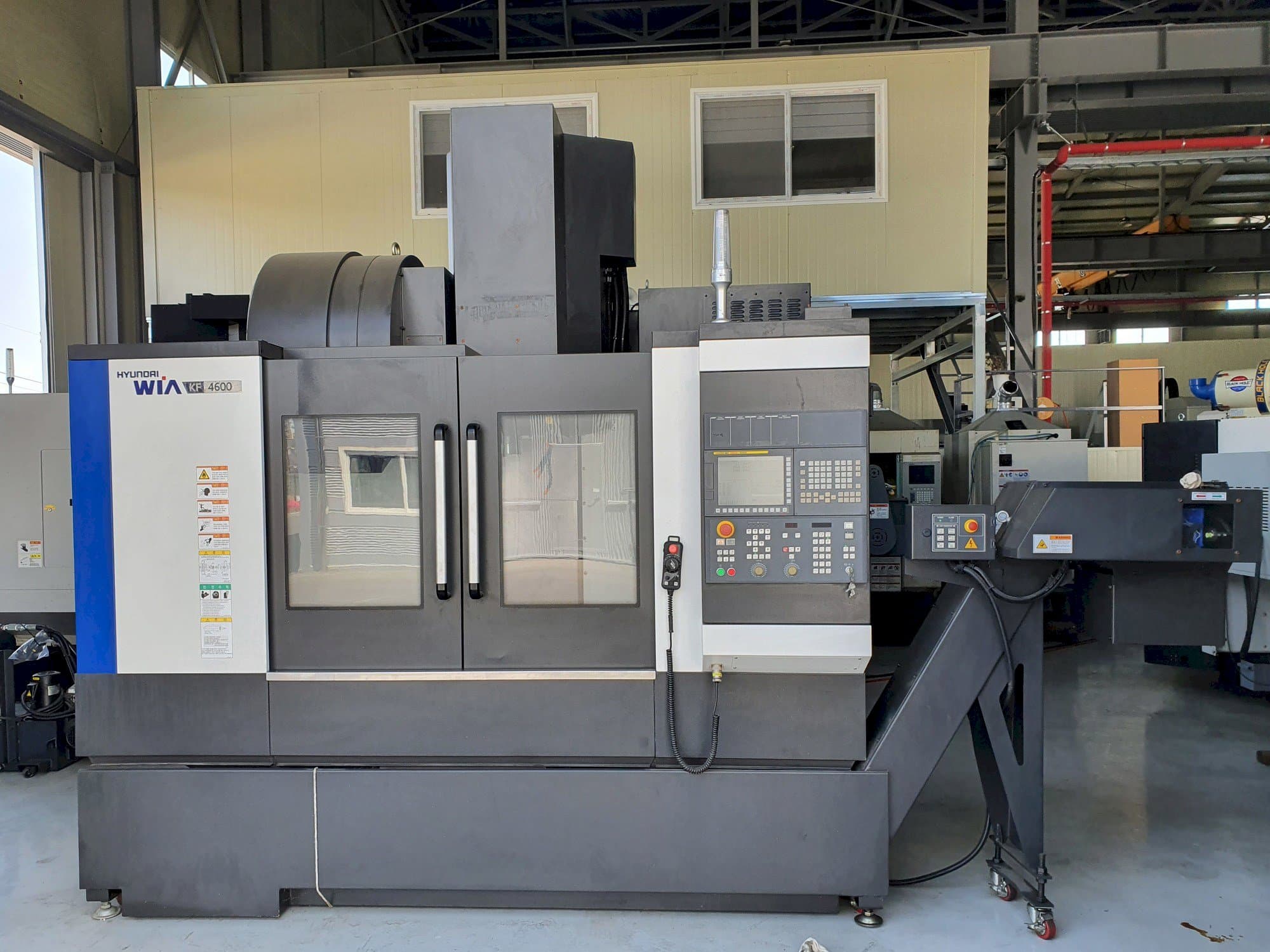 Vista frontal de la máquina Hyundai Wia KF4600