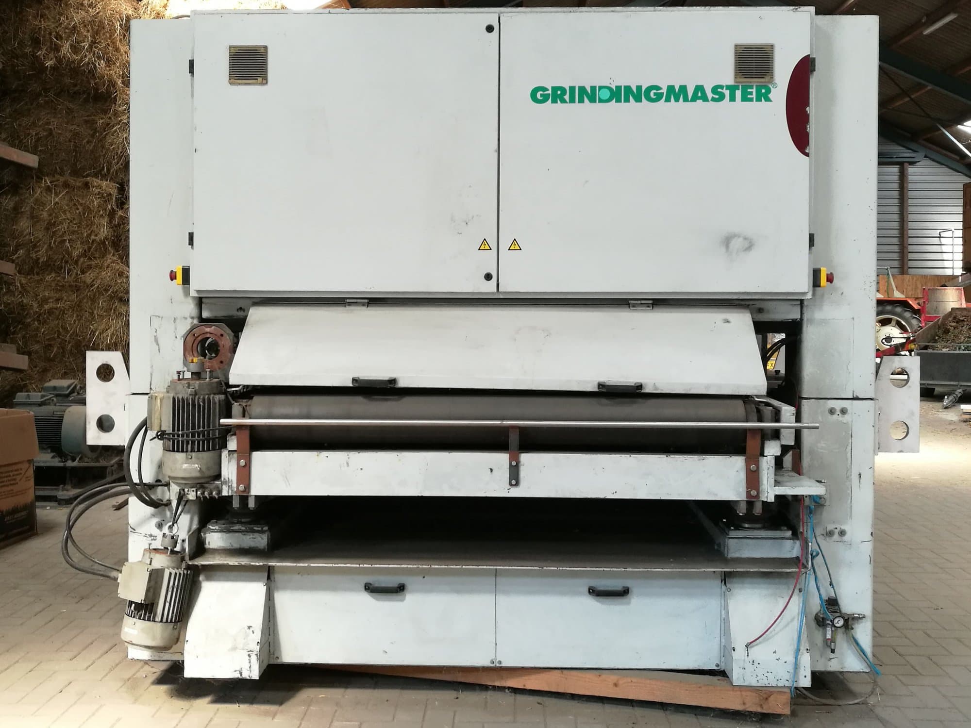 Vista frontal de la máquina TIMESAVERS MB-2-1600 Z2