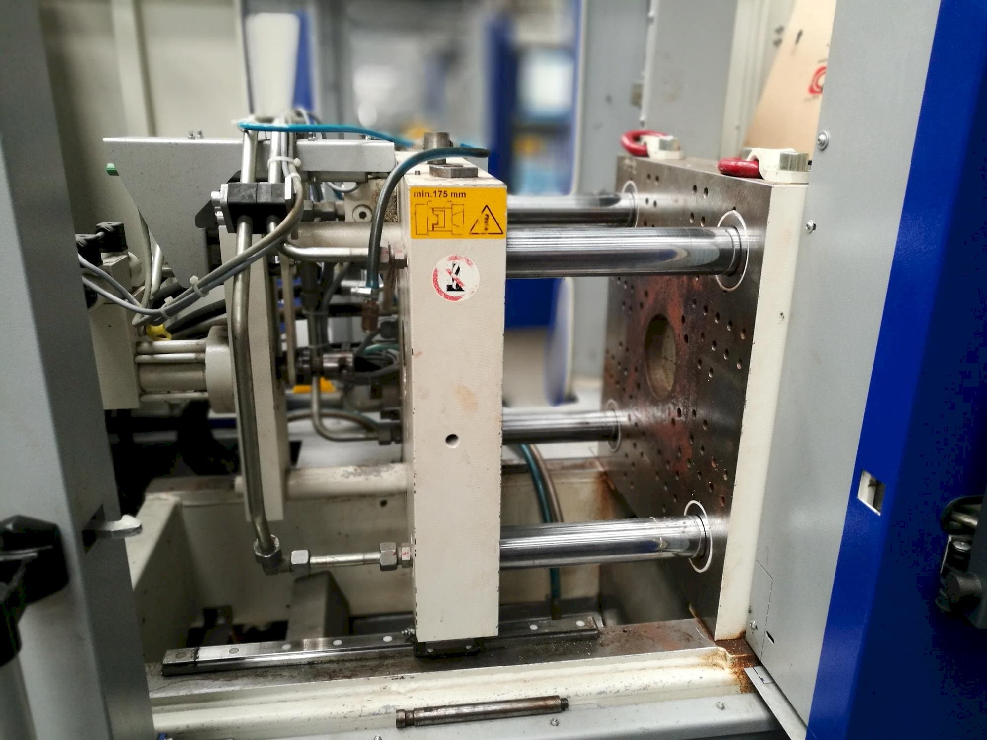 Vista frontal de la máquina Krauss Maffei KM 35-55 CX