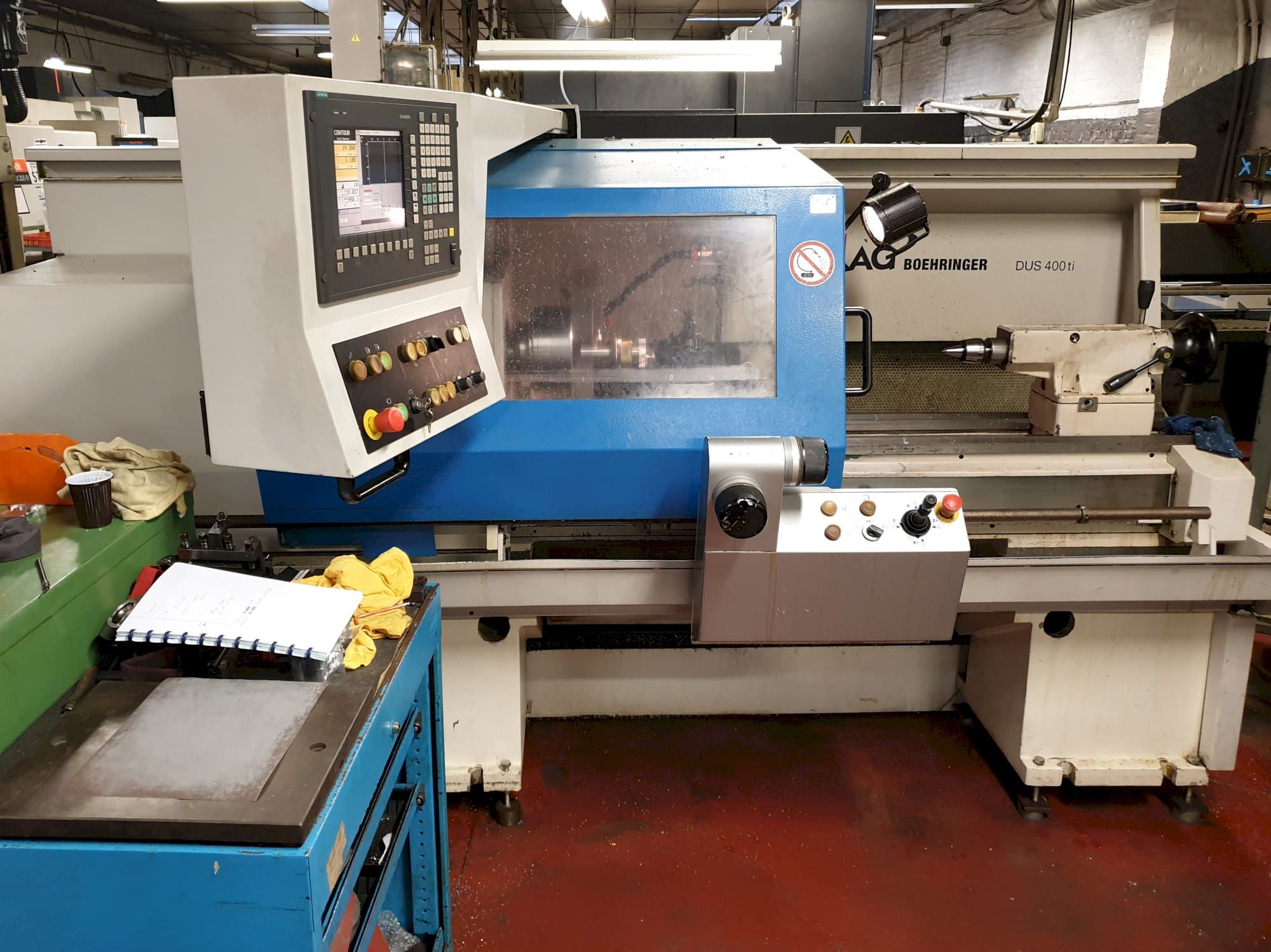 Vista frontal de la máquina BOEHRINGER DUS 400 ti