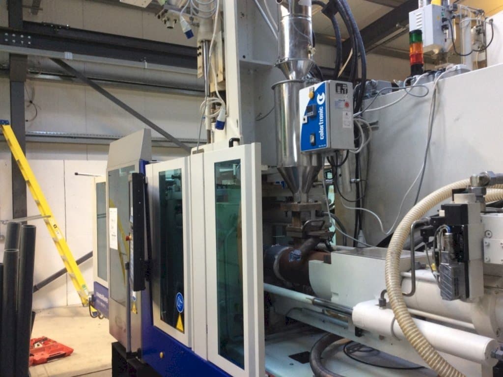 Vista frontal de la máquina Krauss Maffei 80-180-55 CX V