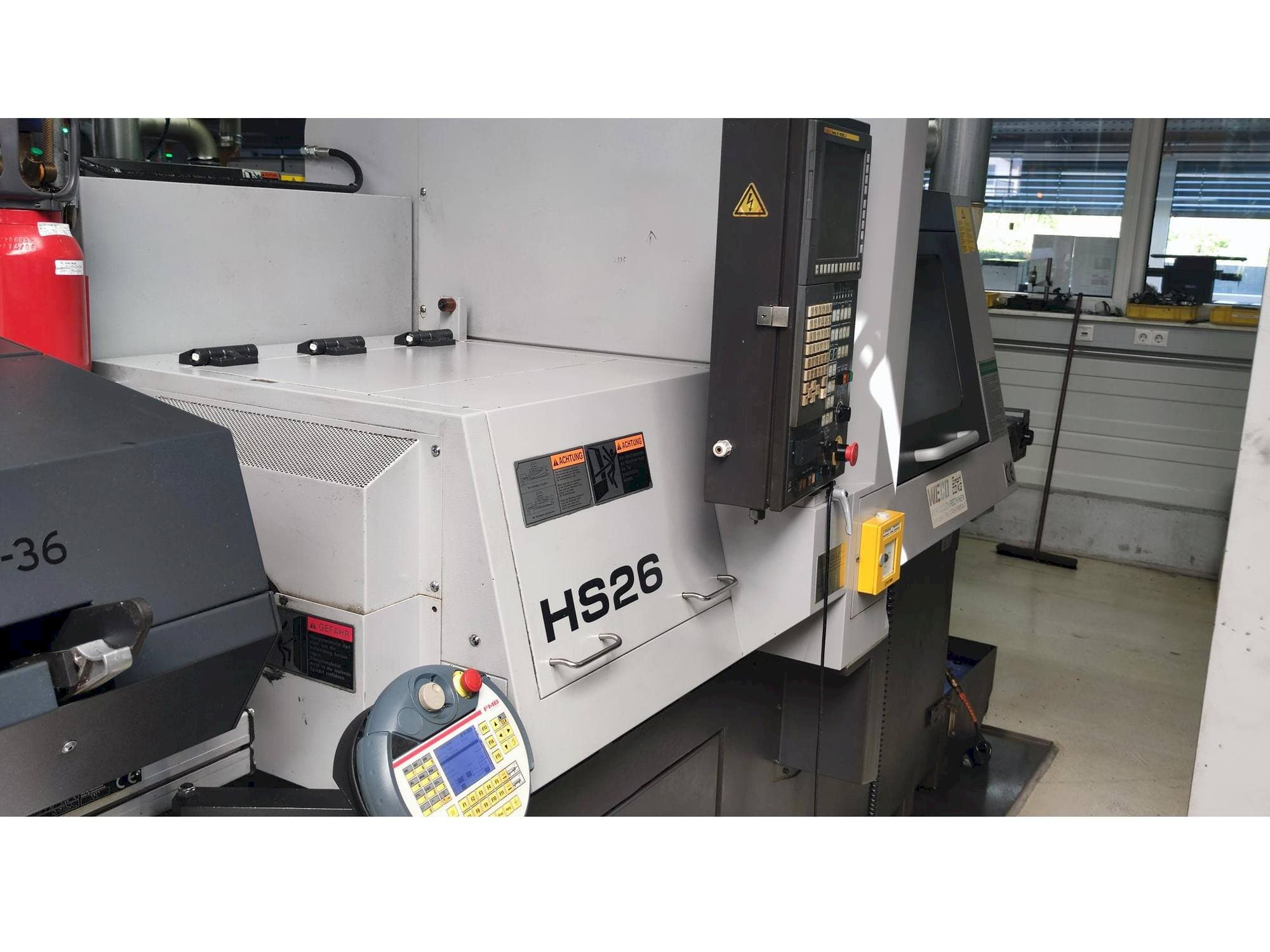 Vista lateral izquierda de la máquina TSUGAMI HS26