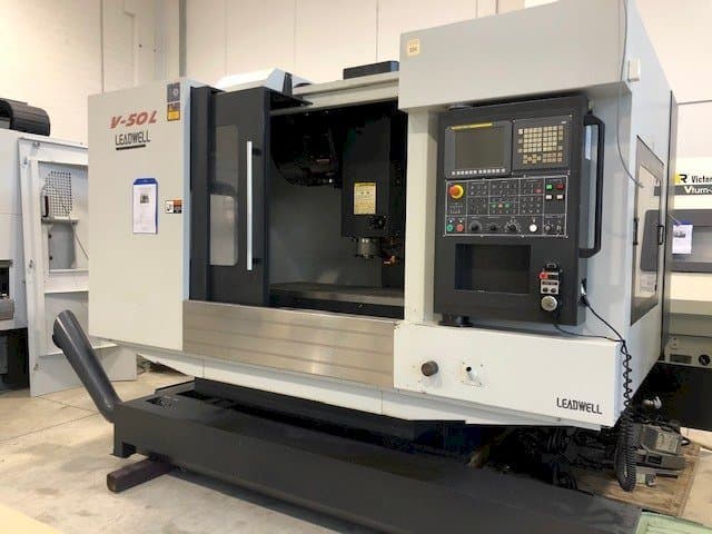 Vista frontal de la máquina Leadwell V50L