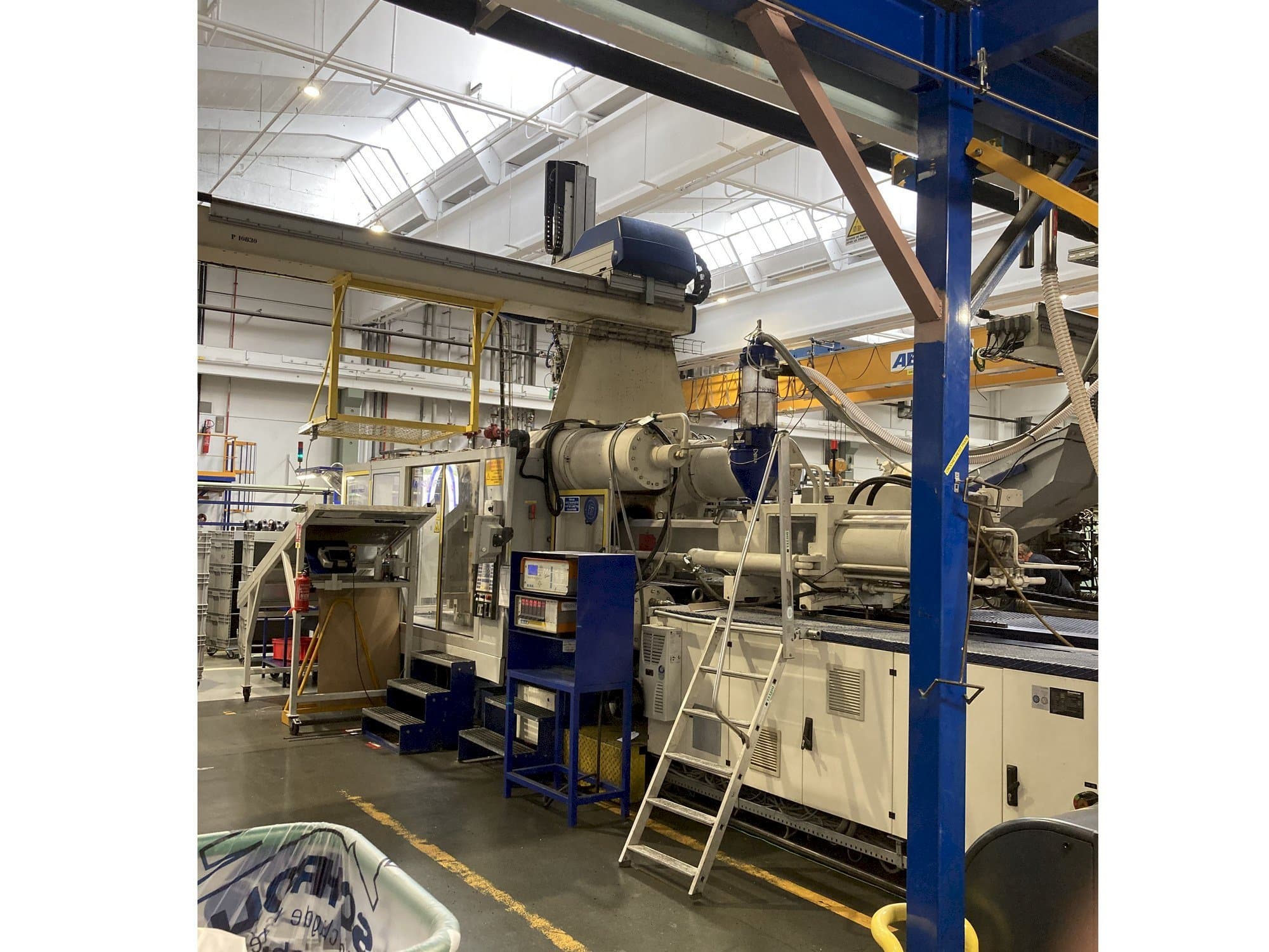 Vista frontal de la máquina Krauss Maffei 650 – 2700 C1