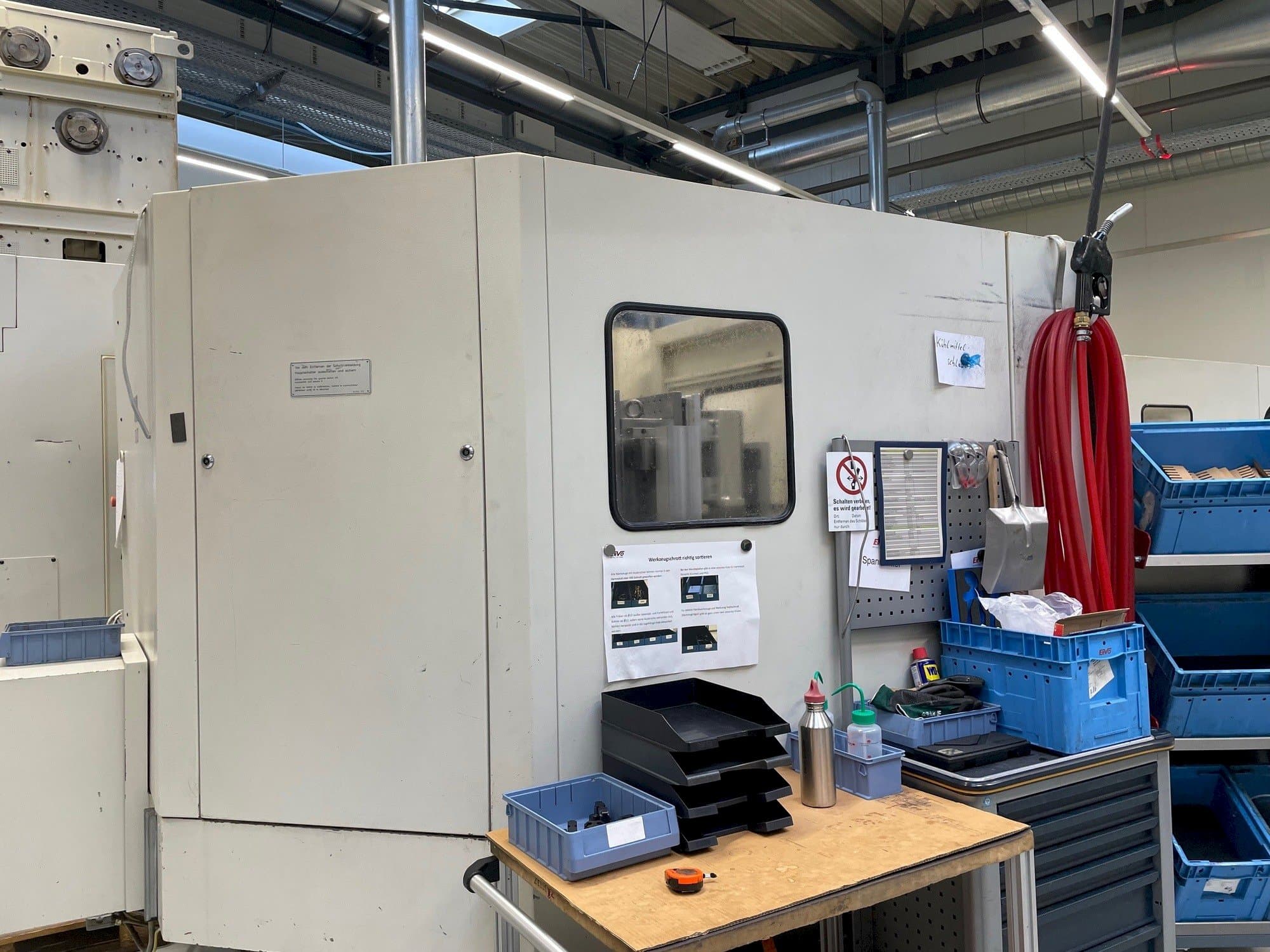 Vista lateral izquierda de la máquina HELLER MC 16