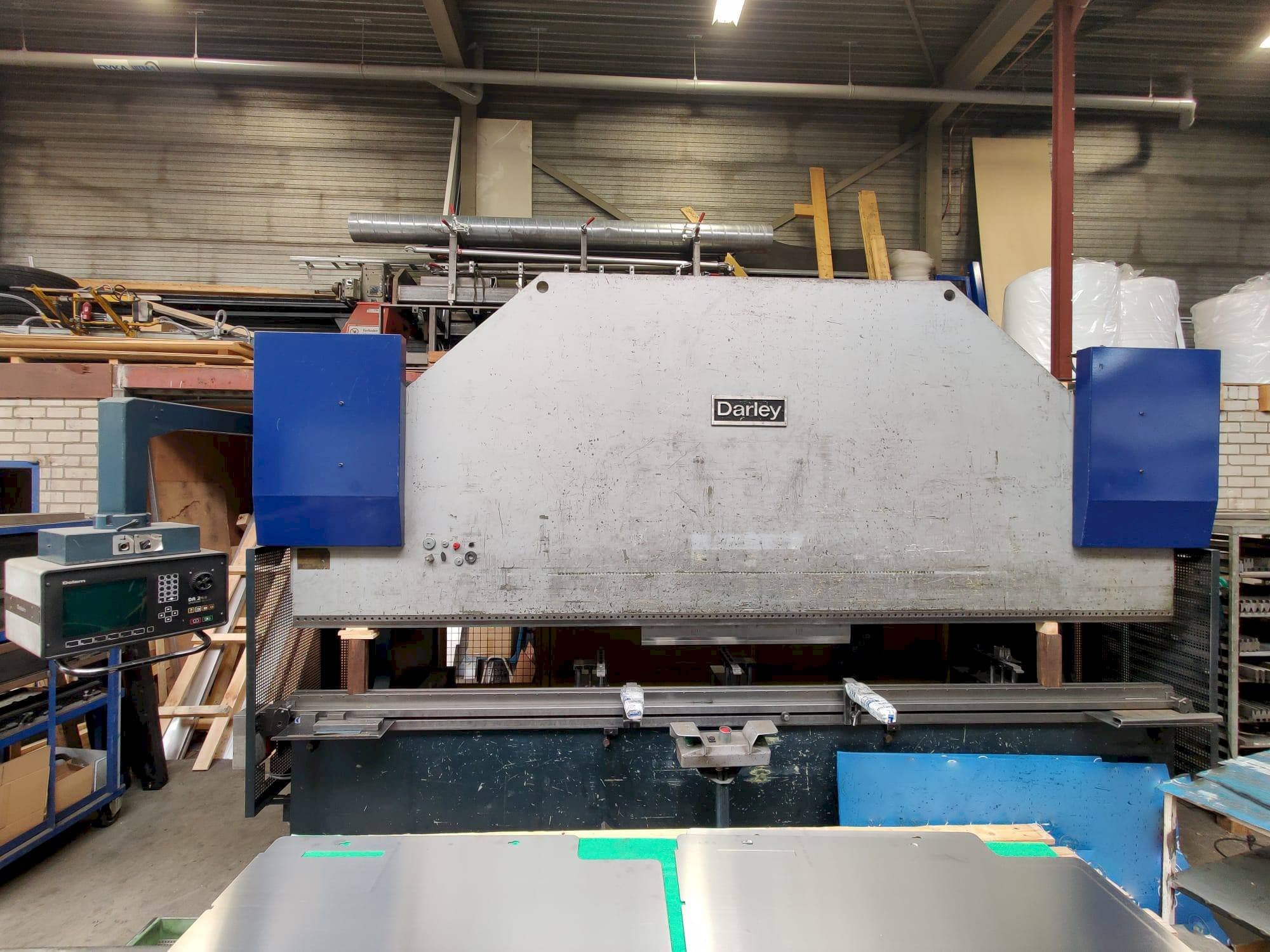 Vista frontal de la máquina Darley EHP150 43/37