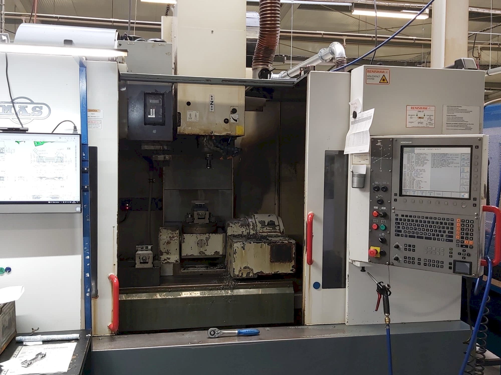 Vista frontal de la máquina KOVOSVIT MAS MCV 1016 Quick