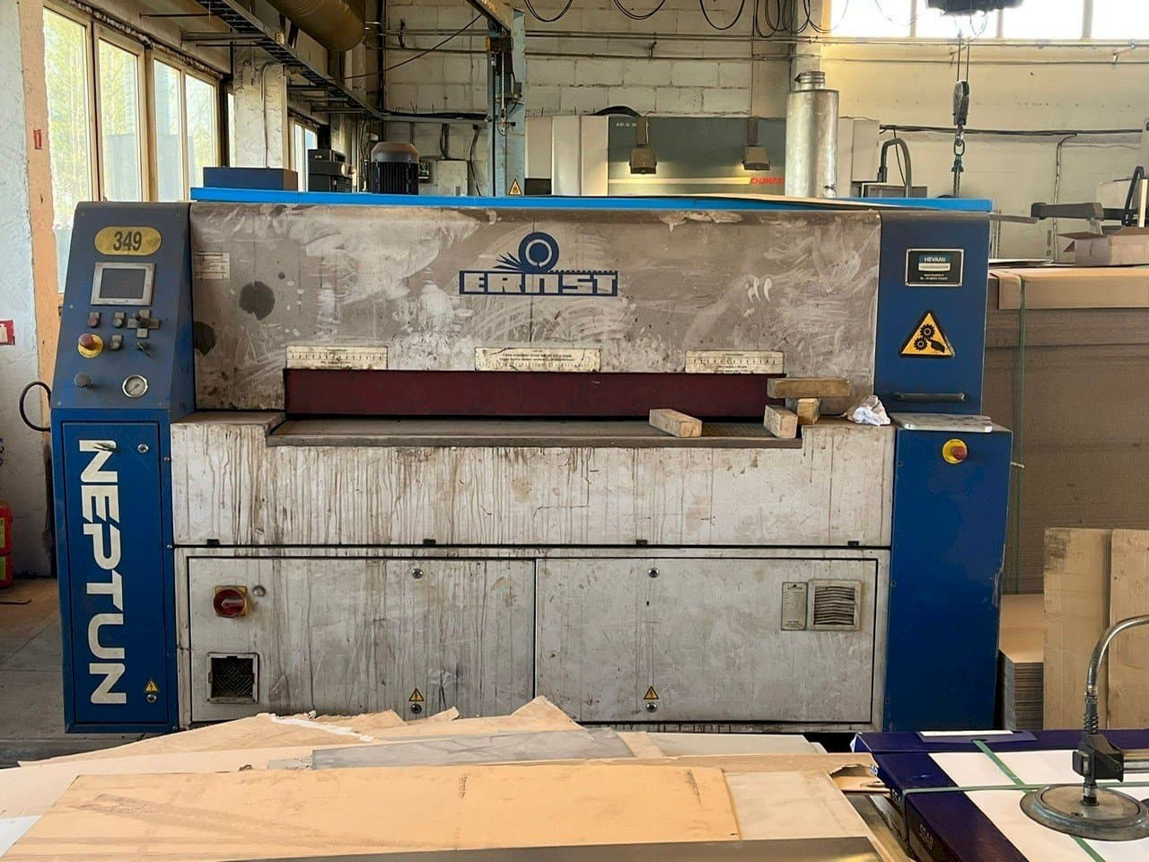 Vista frontal de la máquina ERNST Neptun E/B